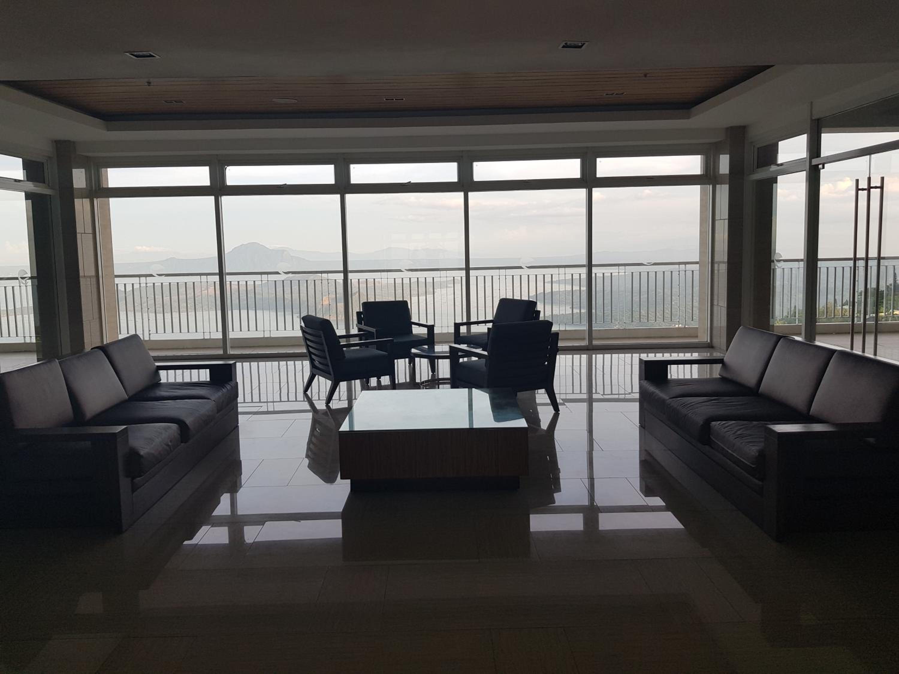 Apartment with Lake View - Photo 28