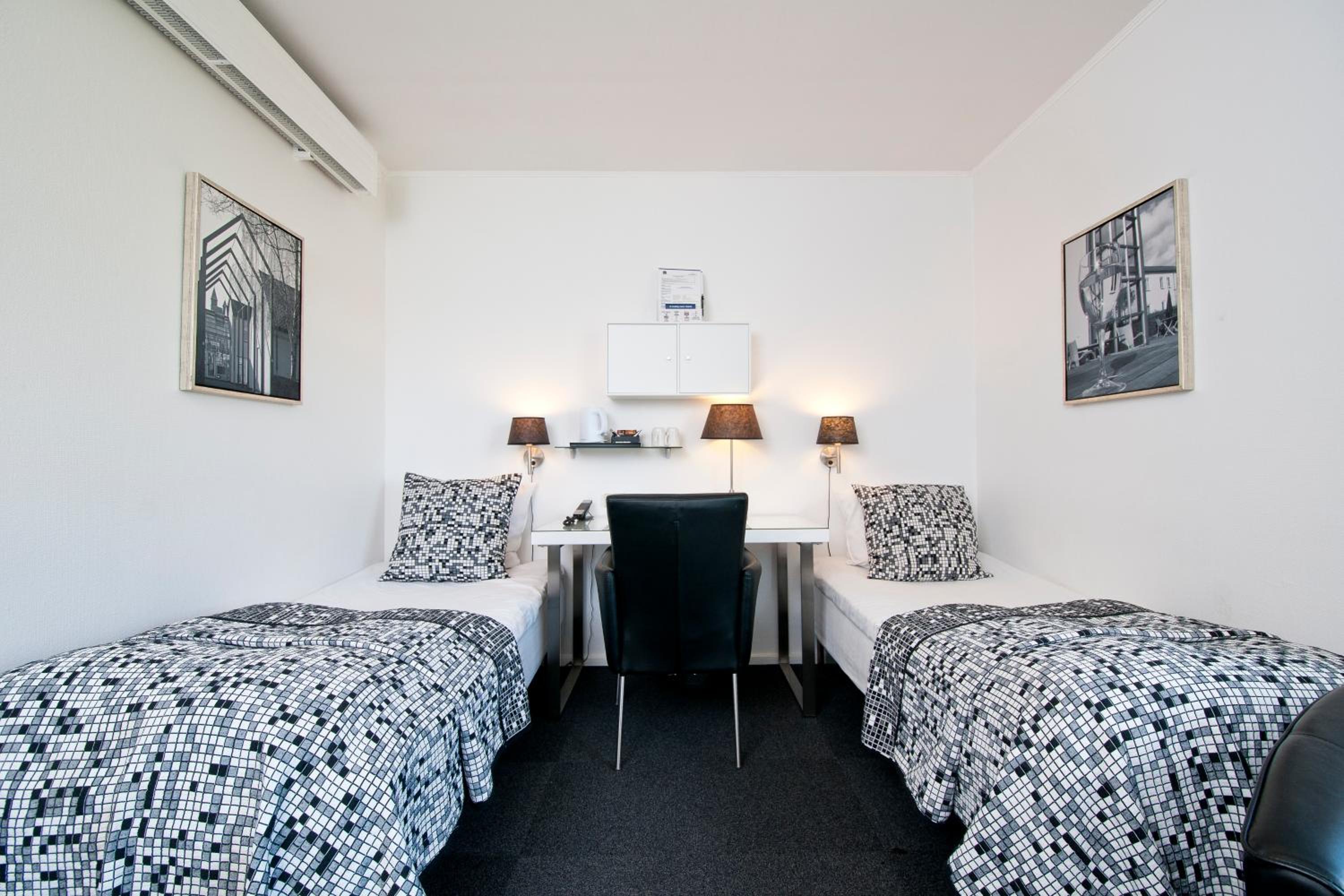Twin Room - Photo 5