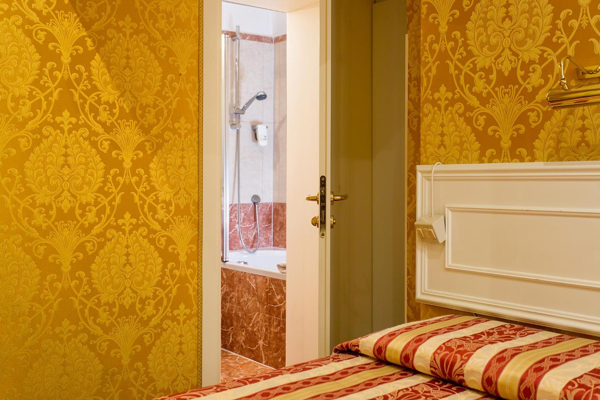 Economy Double Room photo 3