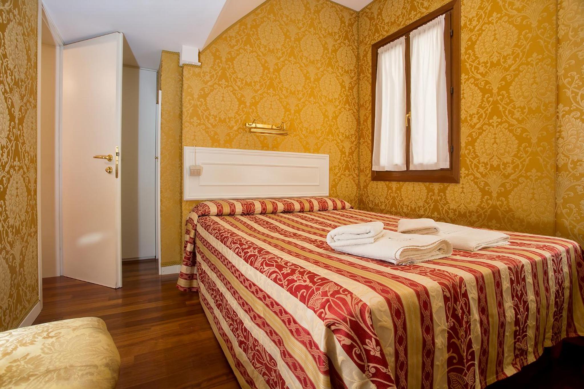 Economy Double Room photo 1