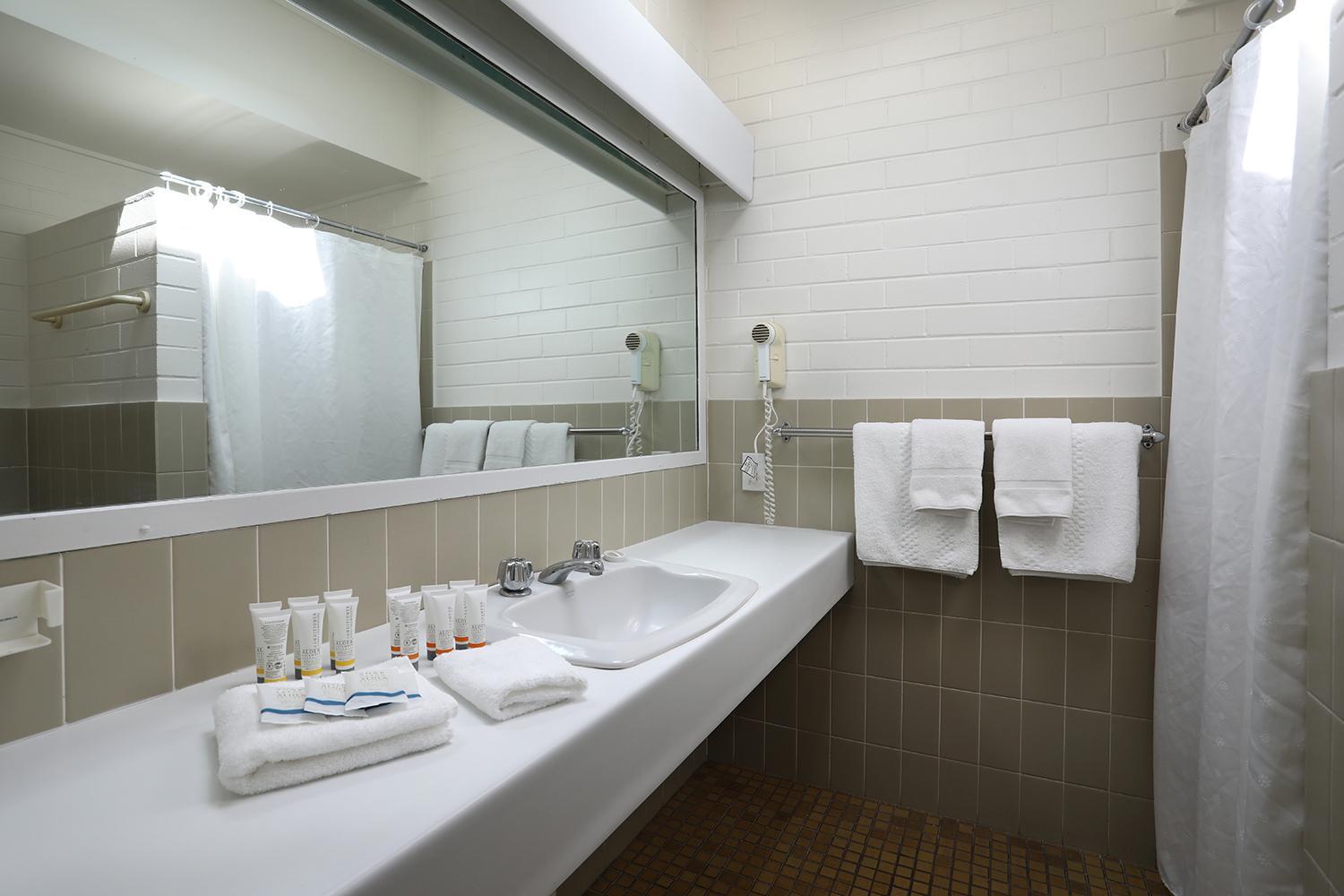 Triple Room with Pool View - Photo 2