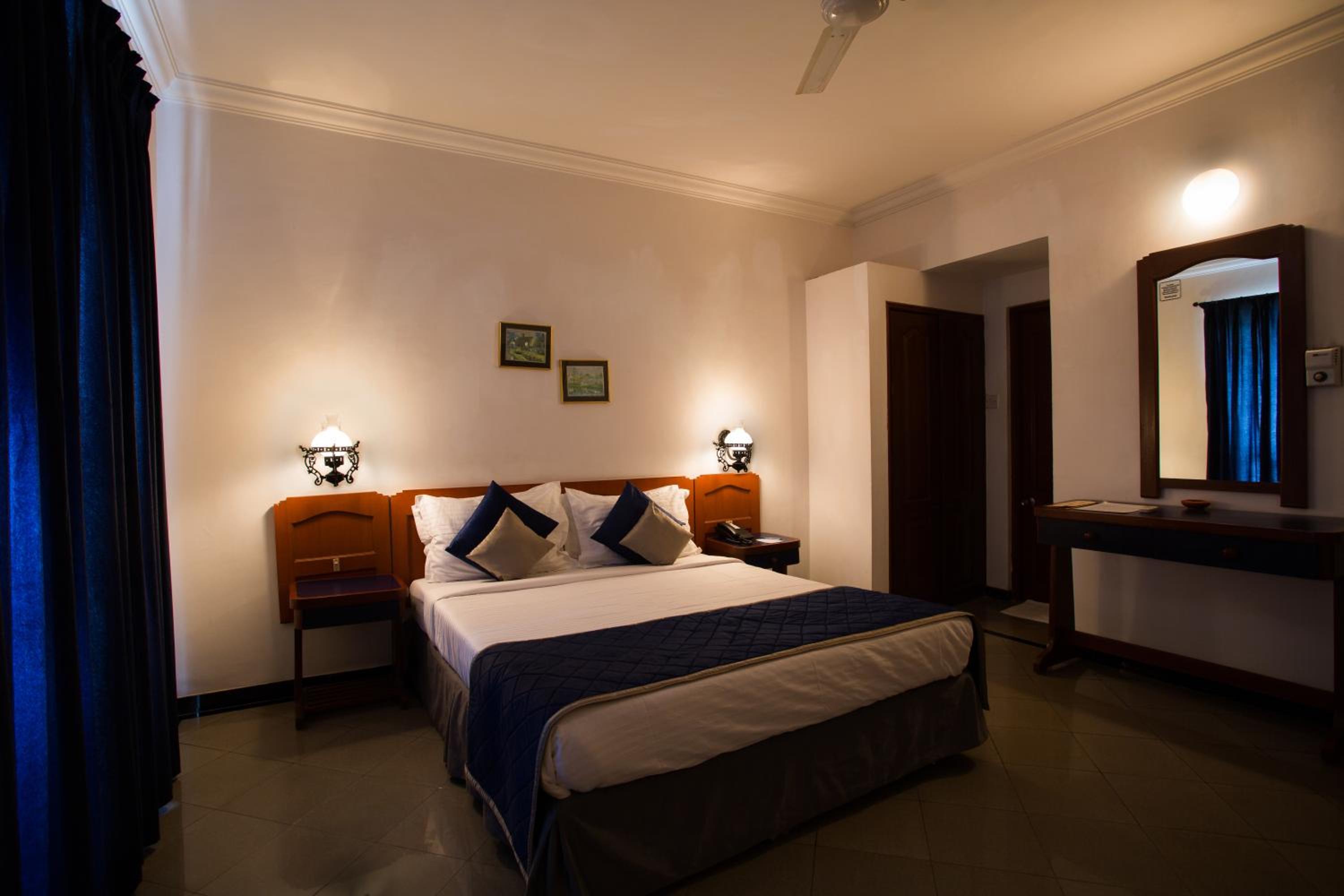 Suite - Photo 1