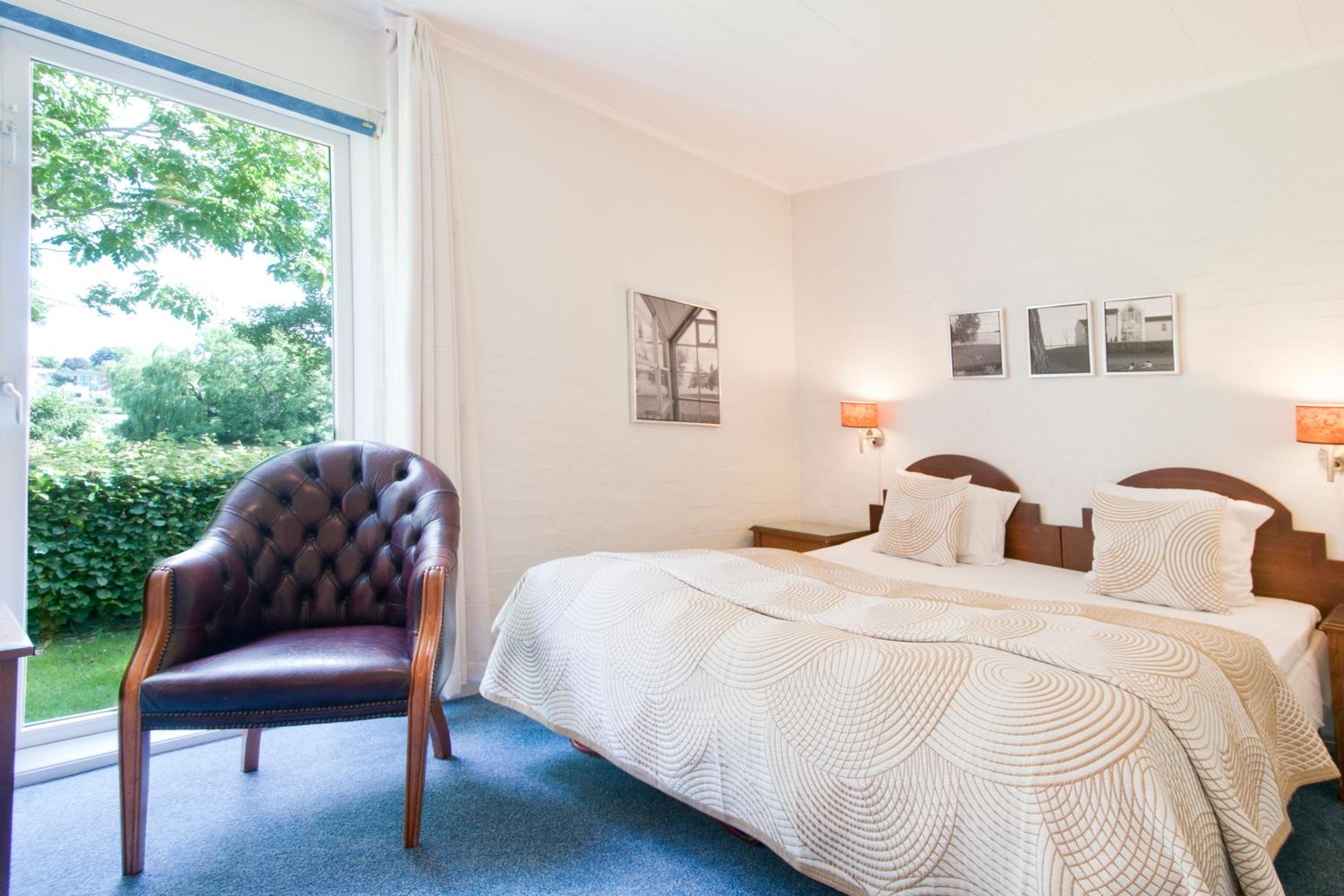 Double Room with Lake View - Photo 7