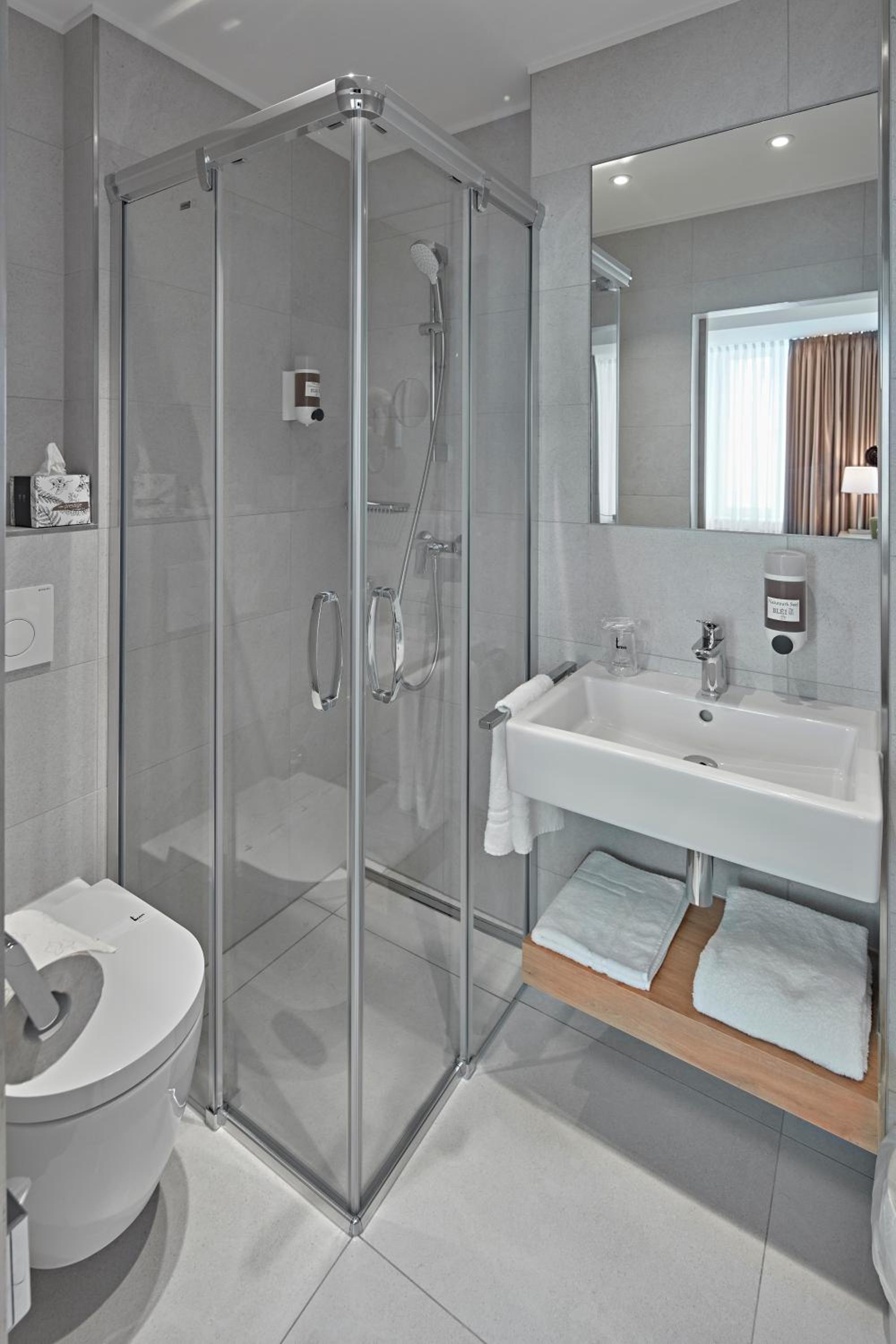 Comfort Triple Room with Shower photo 2