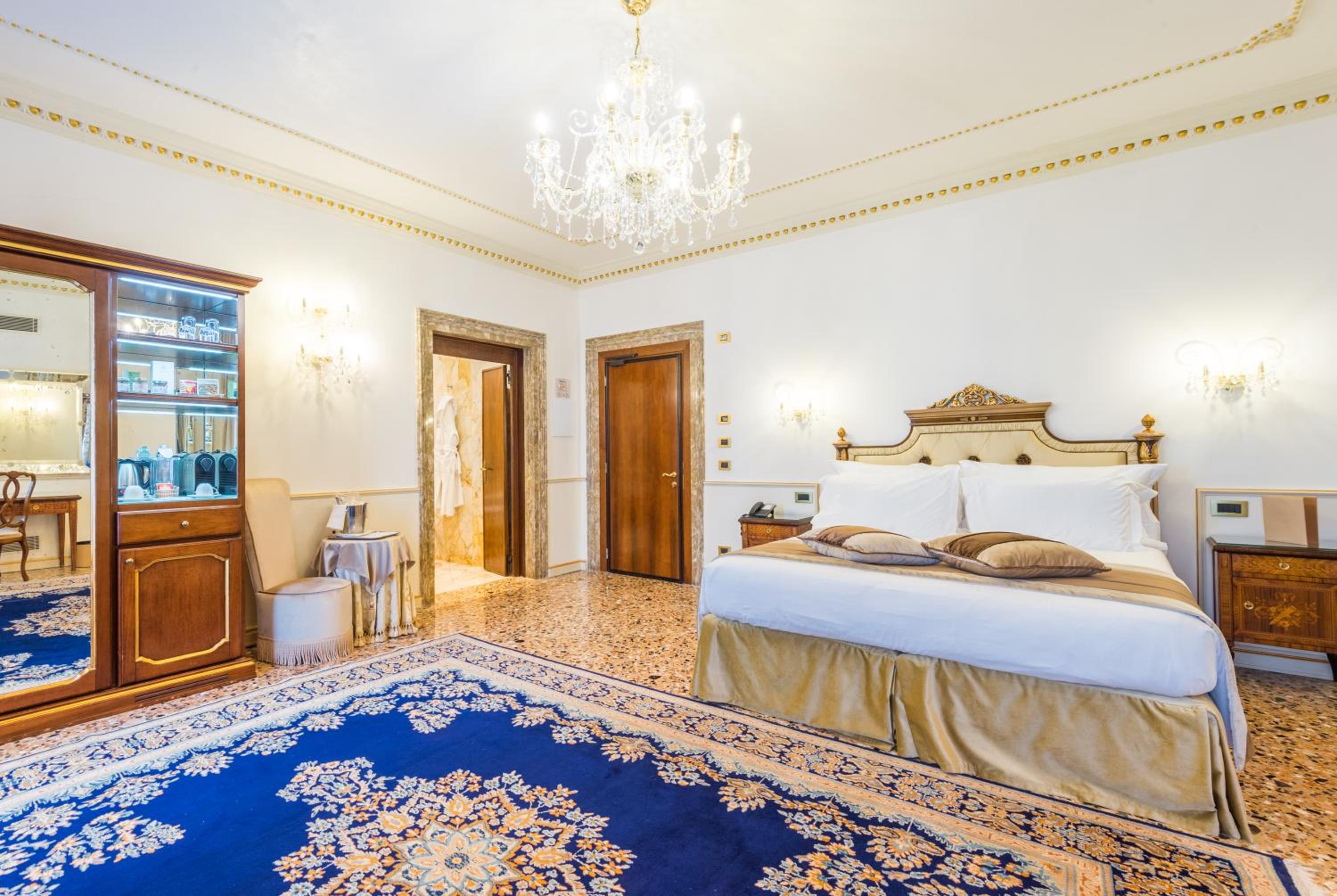 Junior Suite - Photo 1