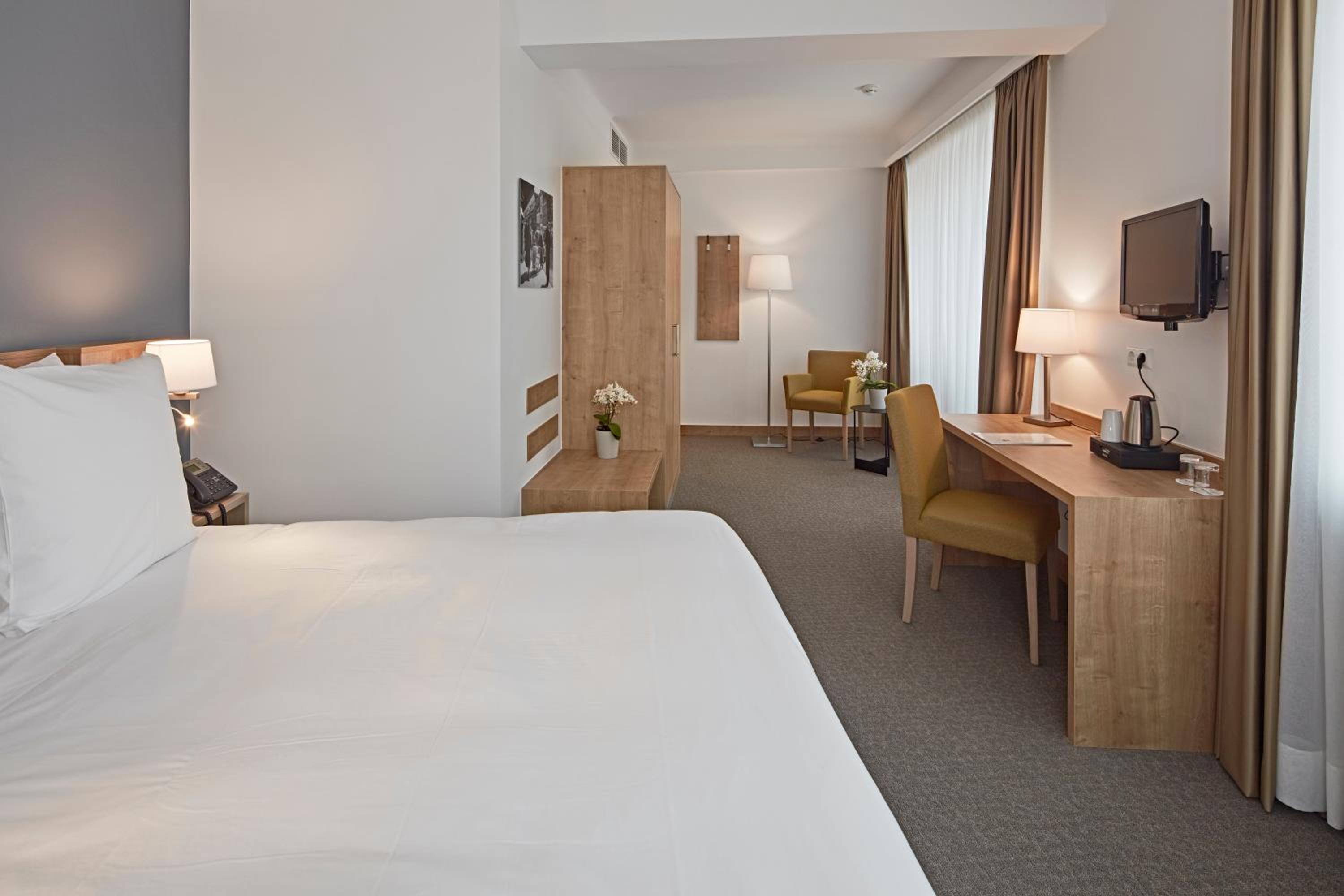 Superior King Room photo 1