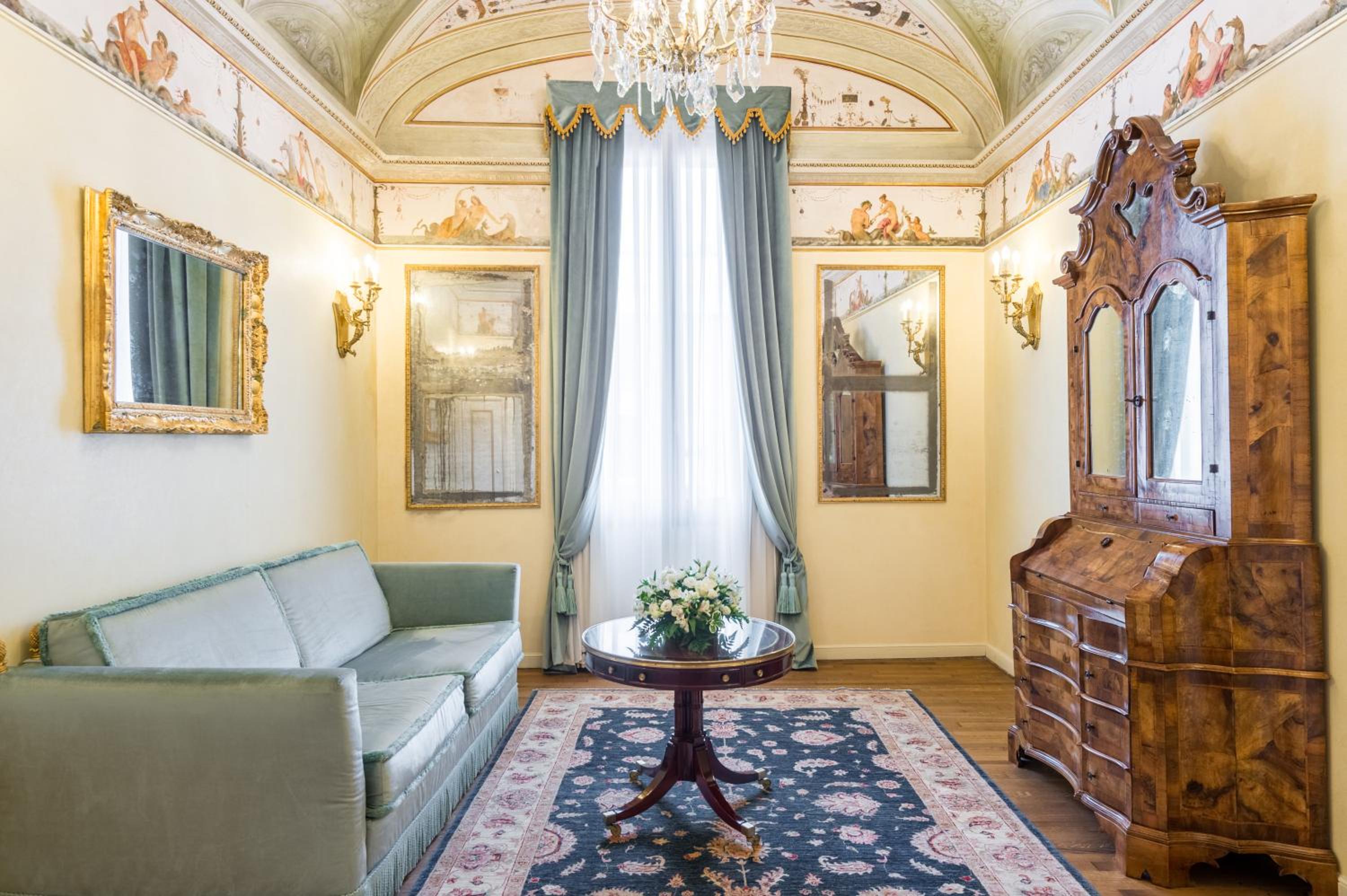 Suite with Canal View