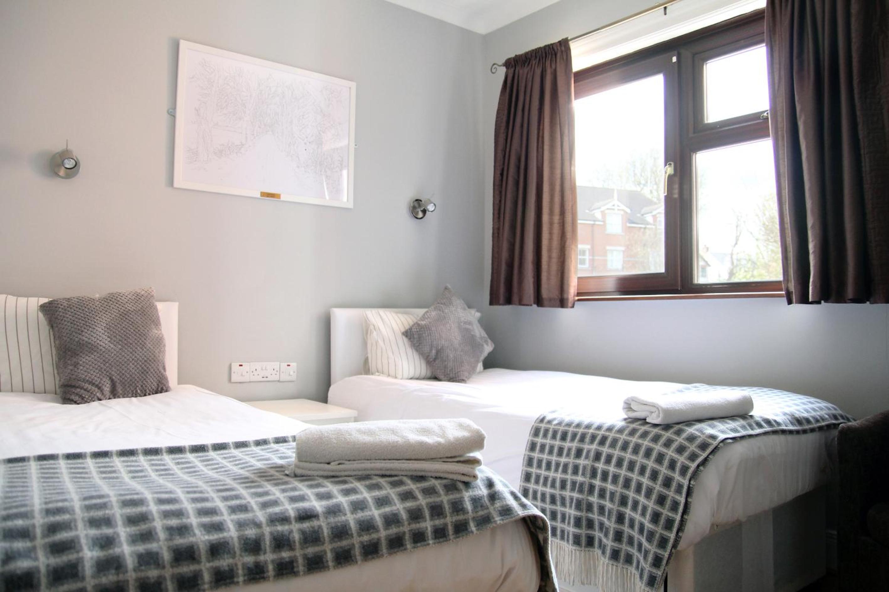 Twin Room with Private Bathroom photo 1