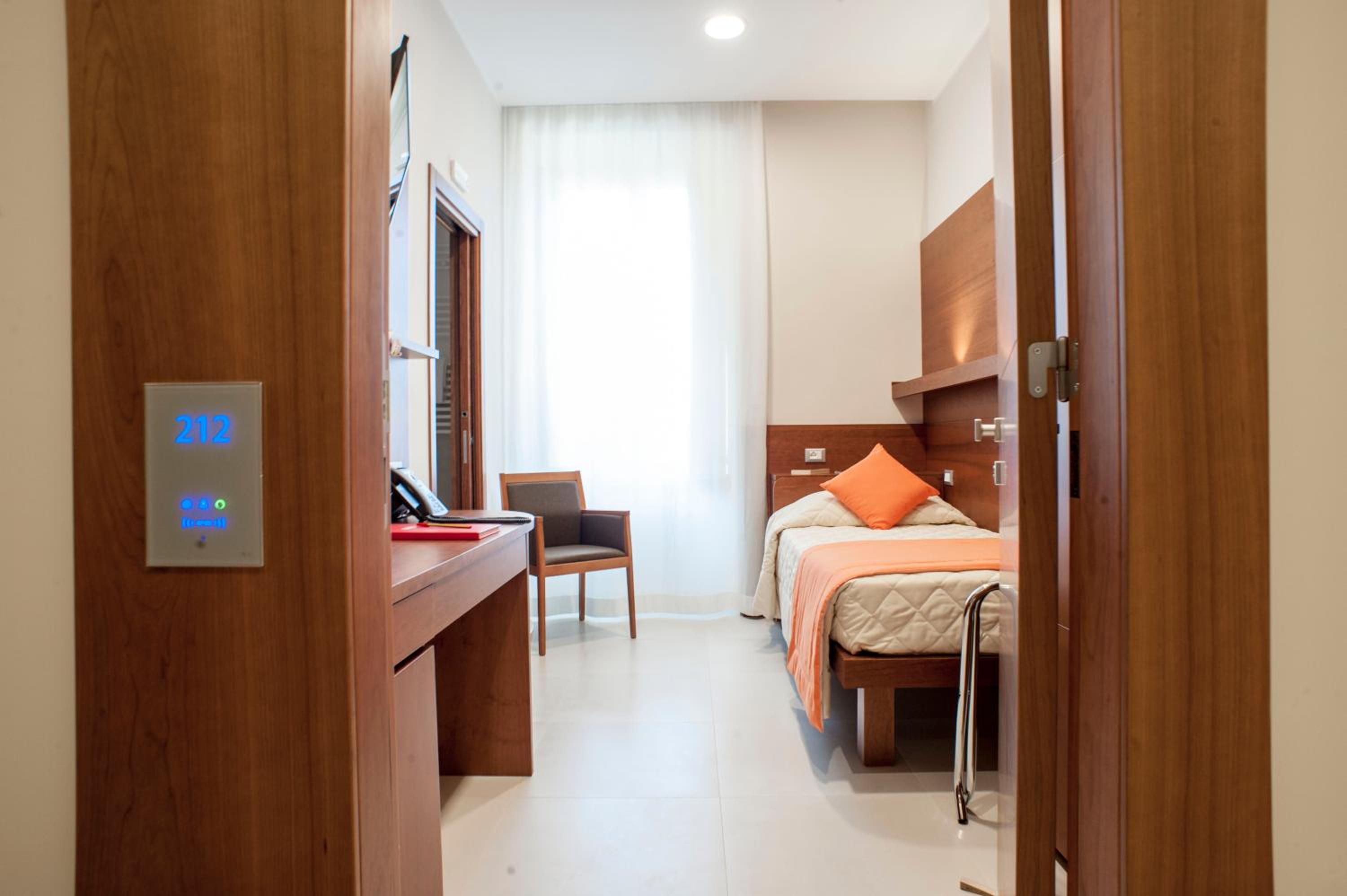 Single Room photo 3