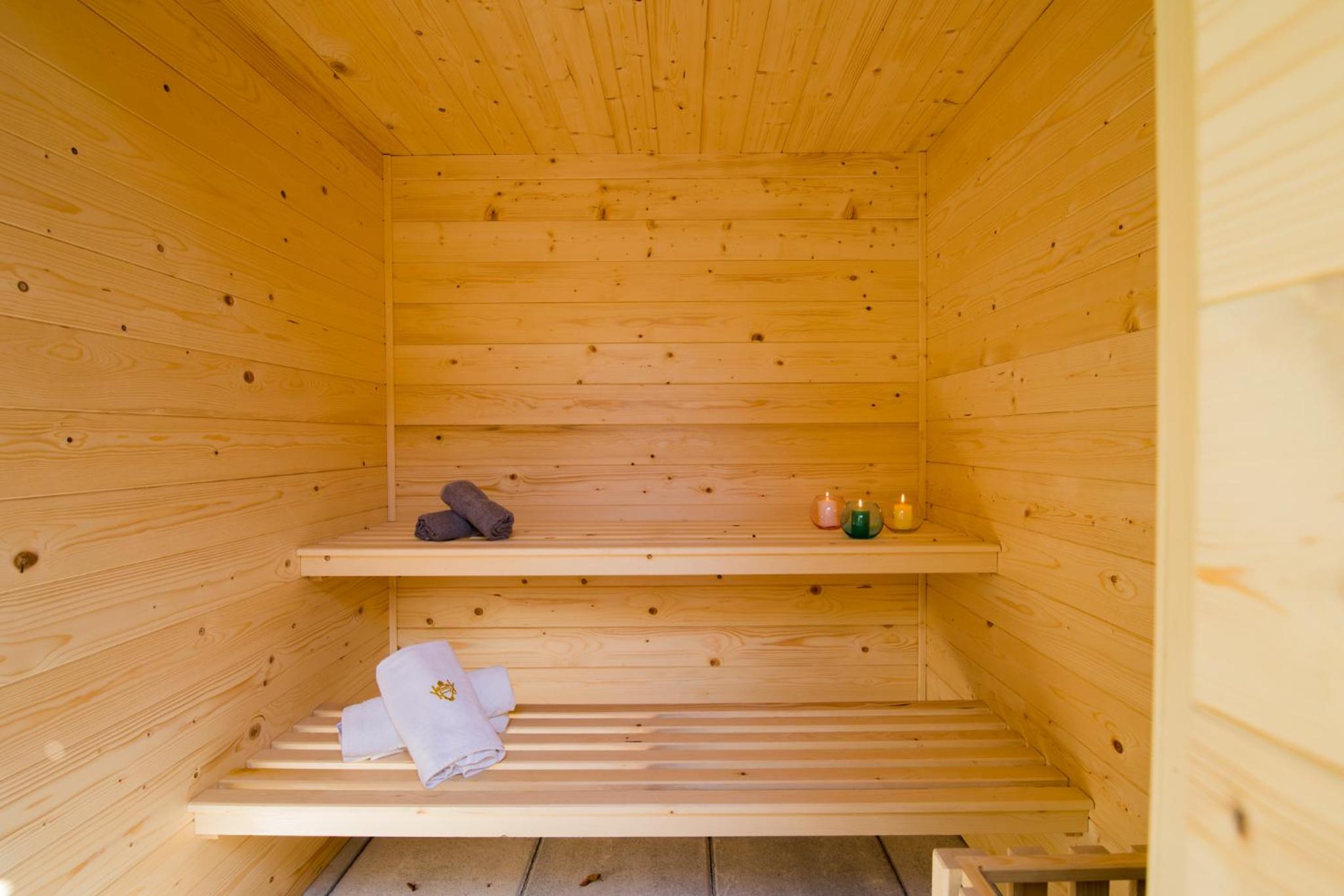 Comfort Triple Room with Balcony - Photo 12