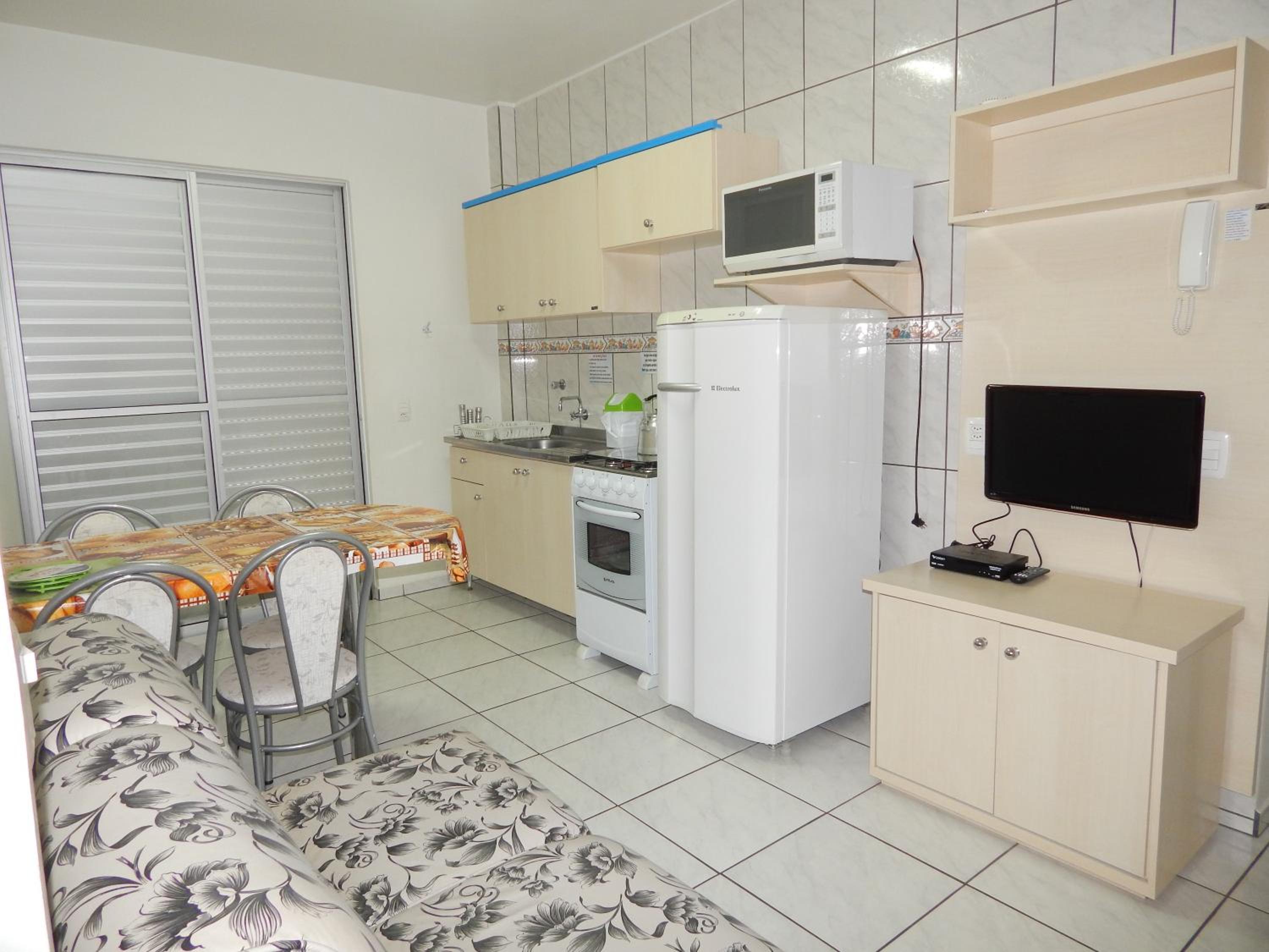 Apartment with Balcony - Photo 3