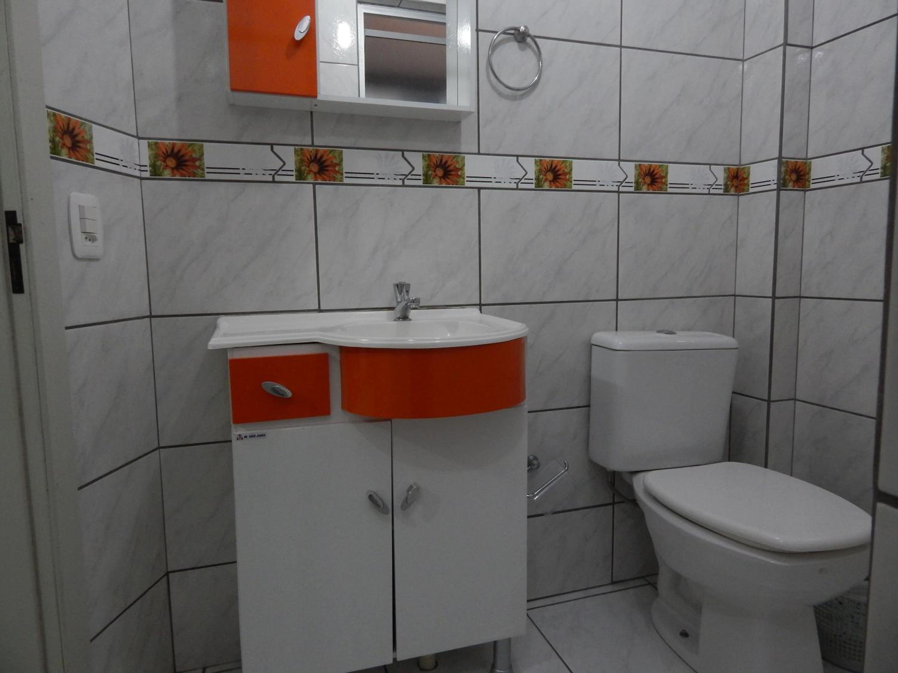 One-Bedroom Apartment - Photo 3