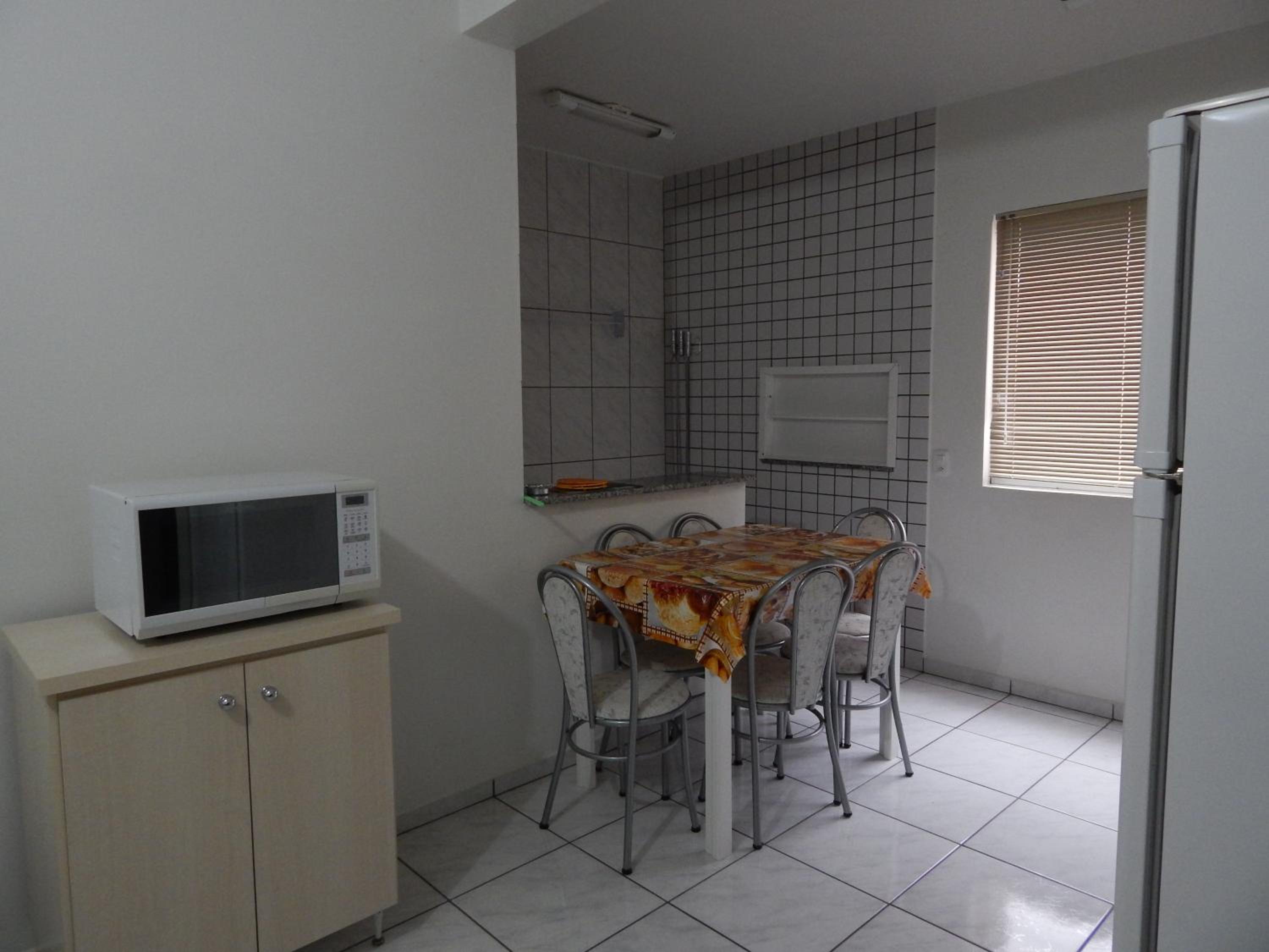 One-Bedroom Apartment - Photo 2