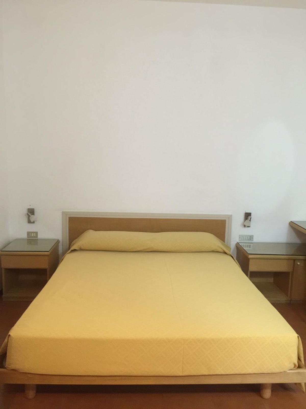 Double Room - Photo 9
