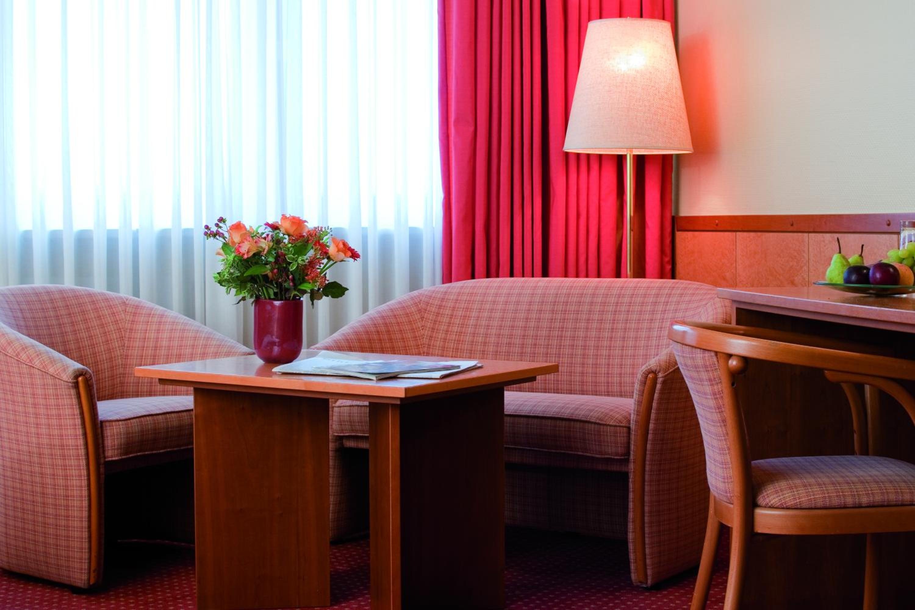 Superior Comfort King Room - Non-Smoking photo 2