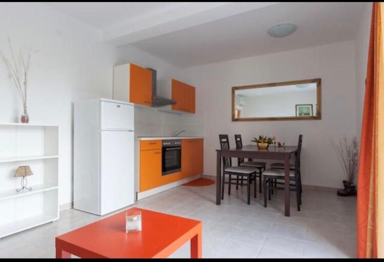 One-Bedroom Apartment with Balcony and Sea View - Photo 25