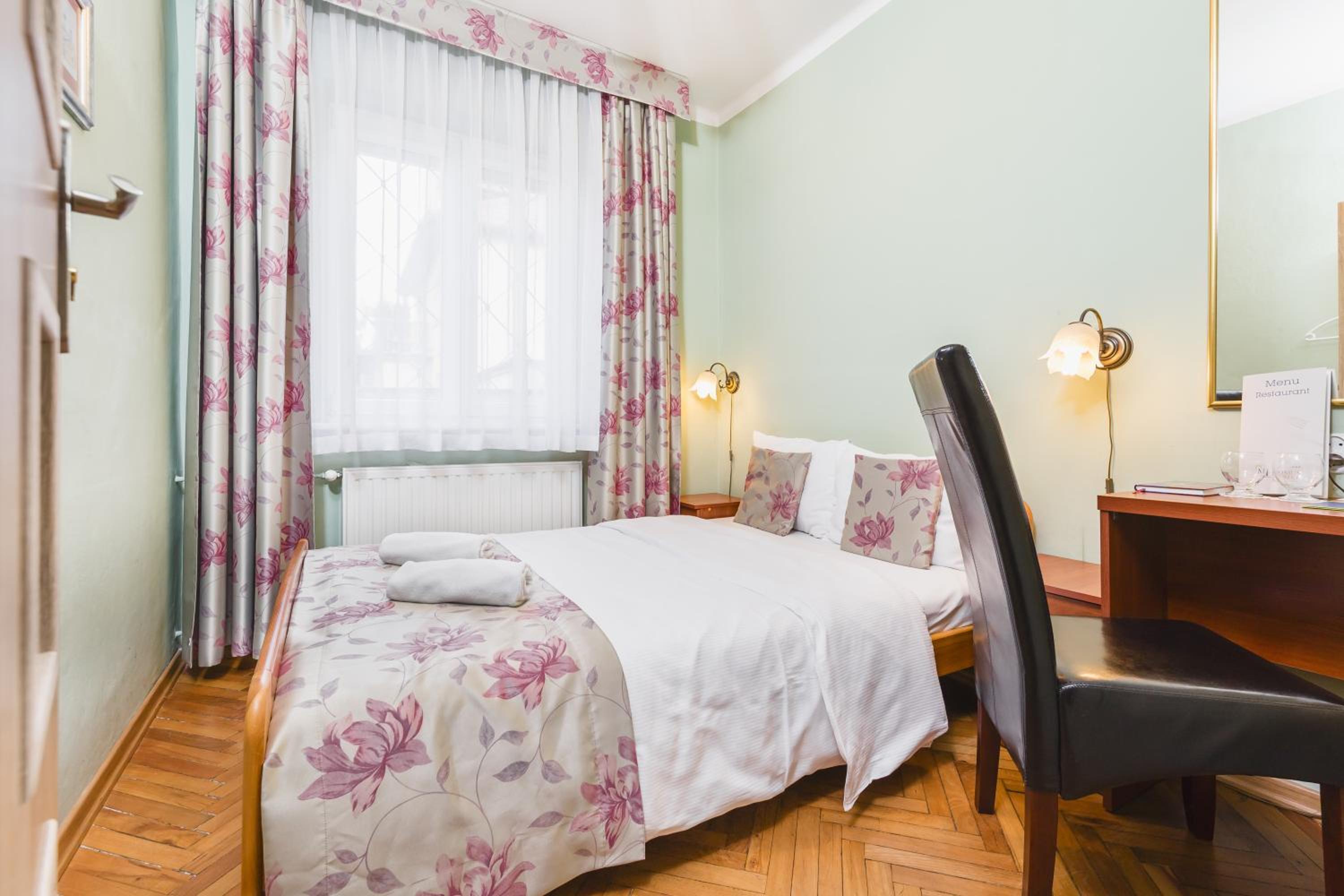 Twin Room - Photo 4