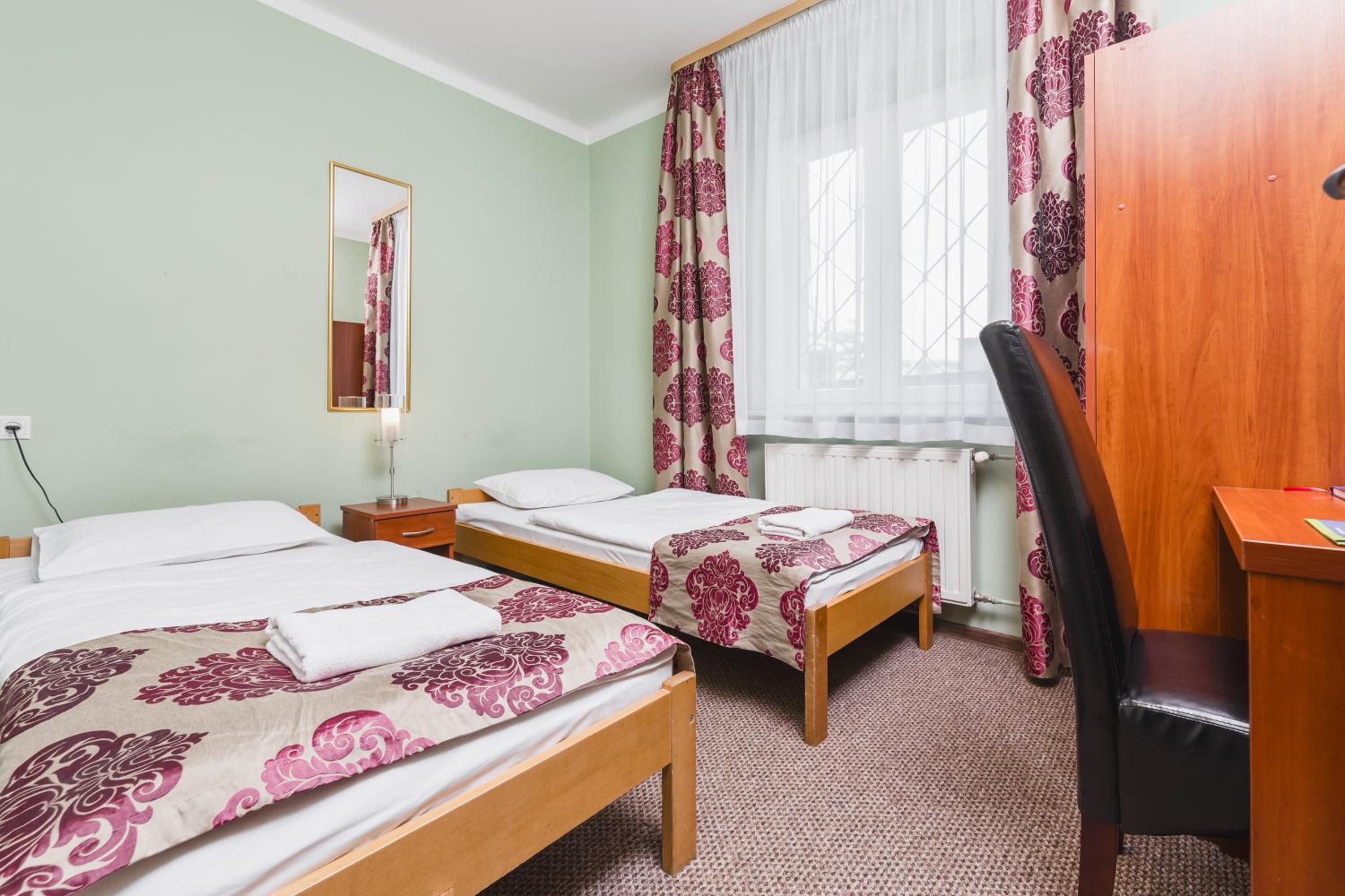 Twin Room - Photo 1