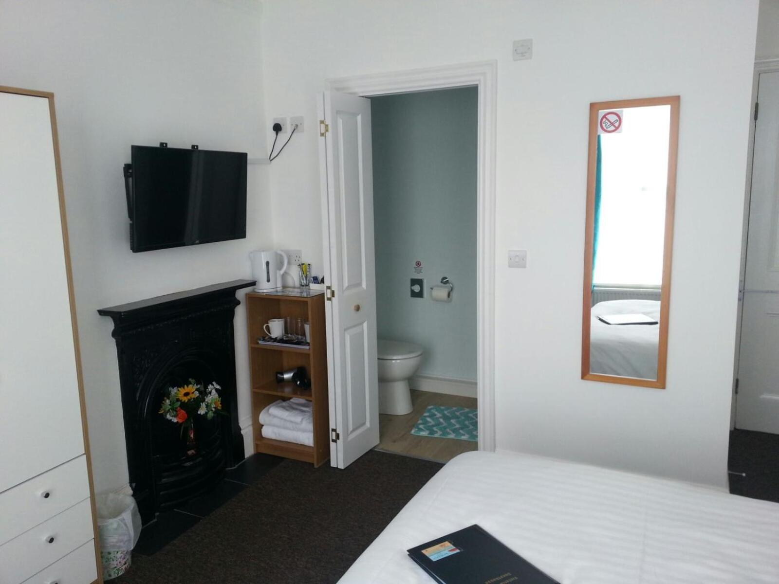 Double Room - Photo 5