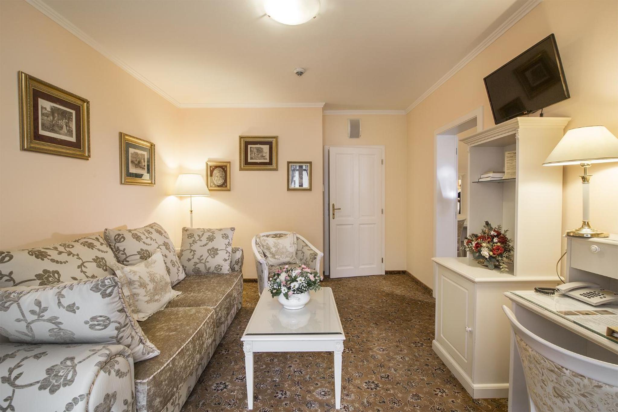 Suite - Photo 7