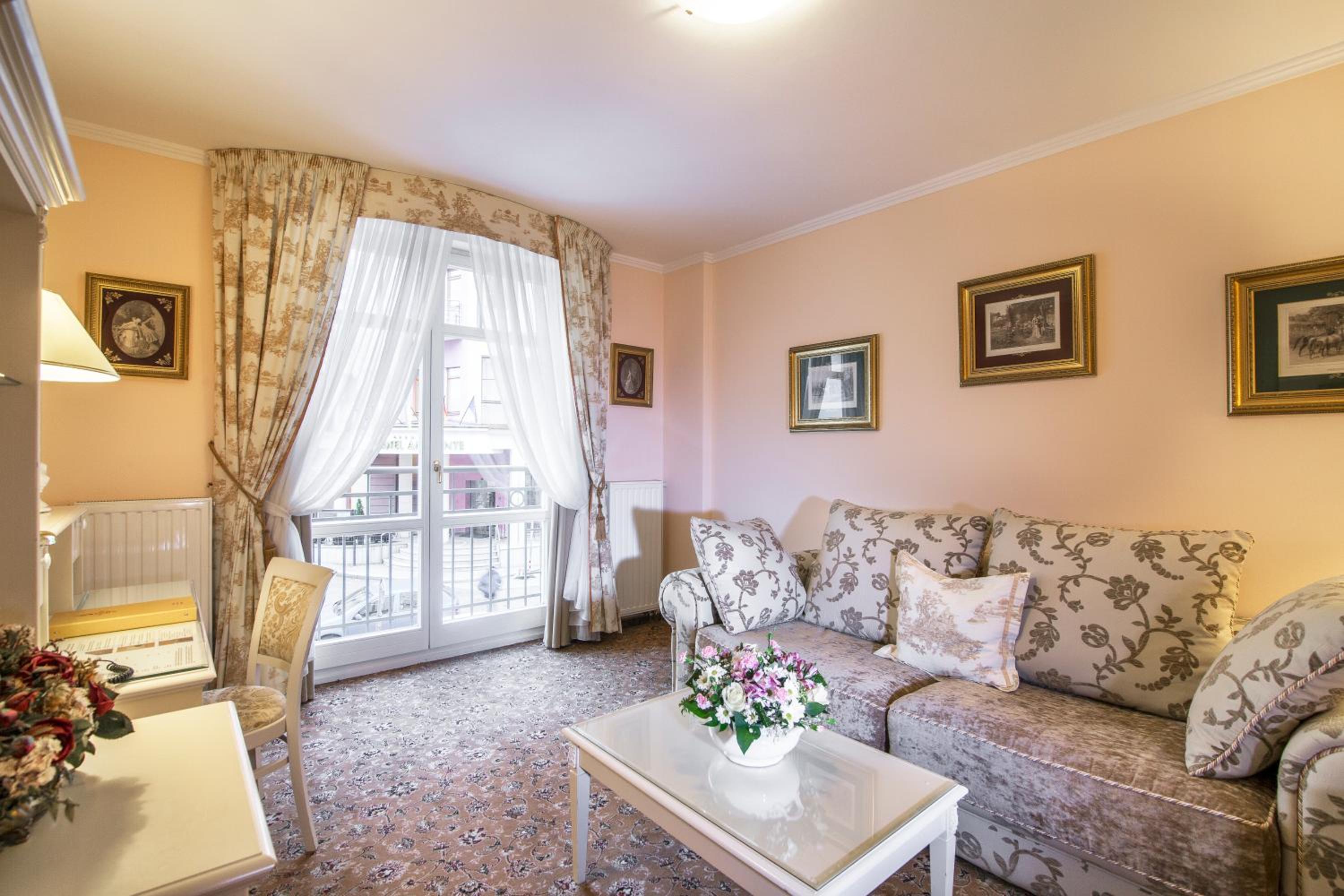 Suite - Photo 6