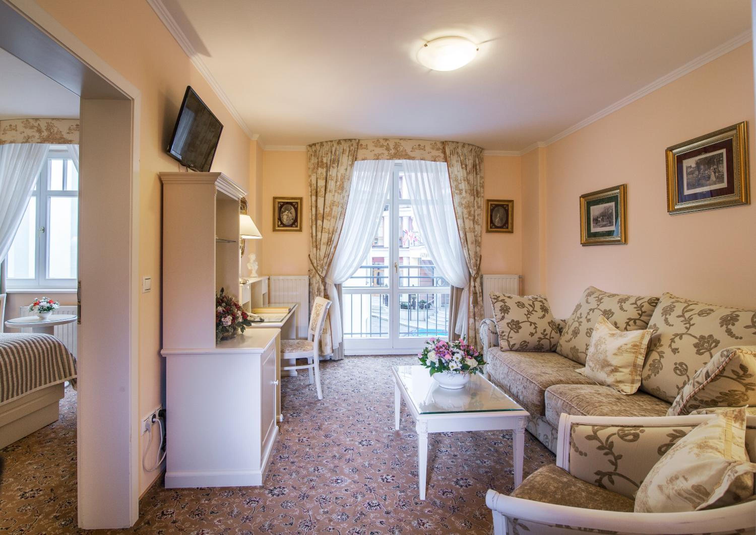 Suite - Photo 5