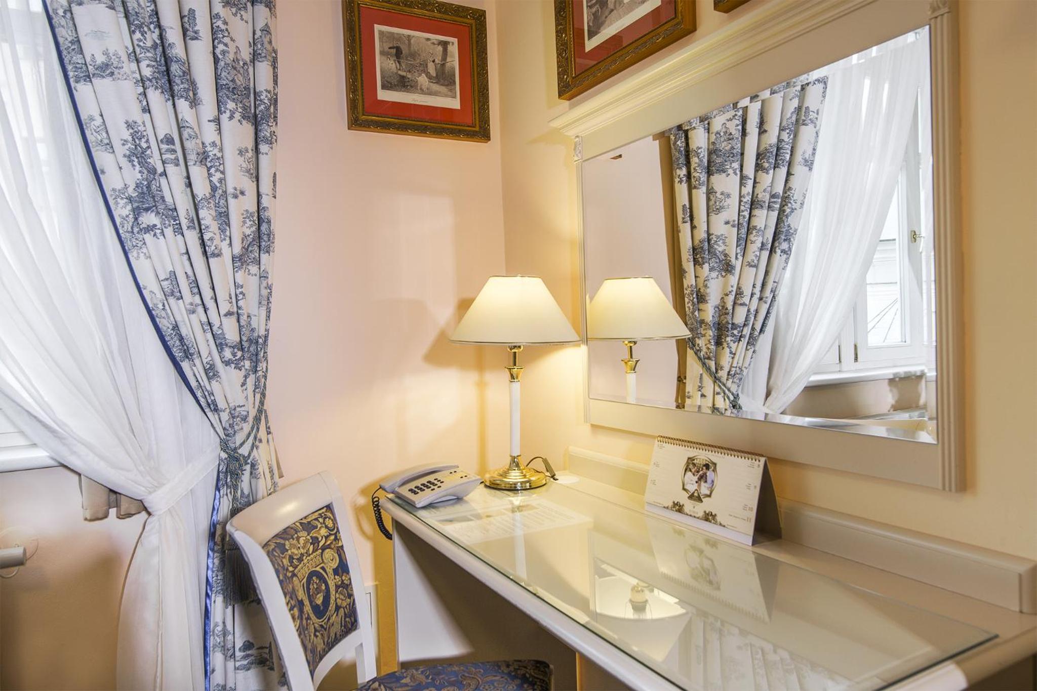 Double or Twin Room - Photo 7