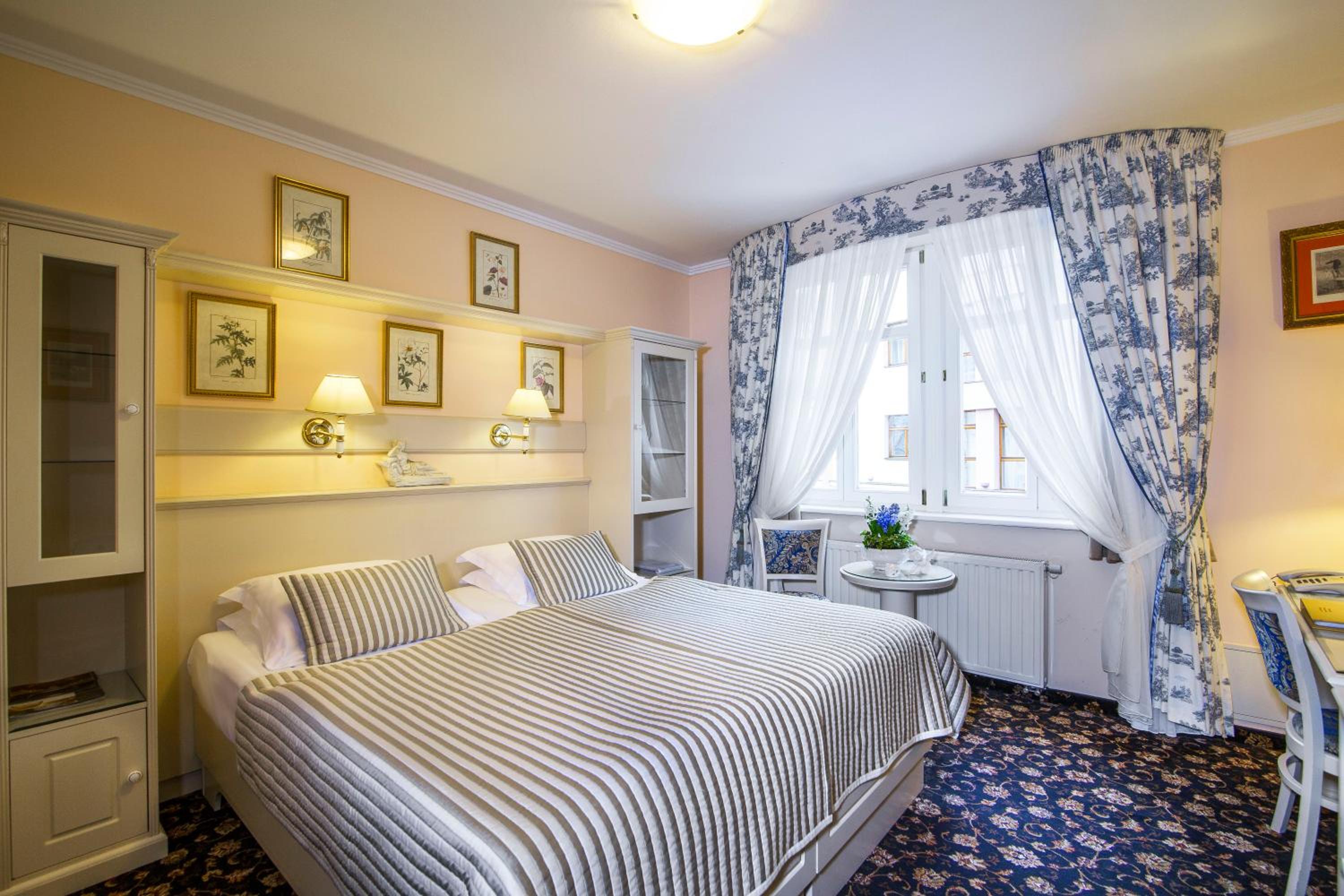 Double or Twin Room - Photo 1