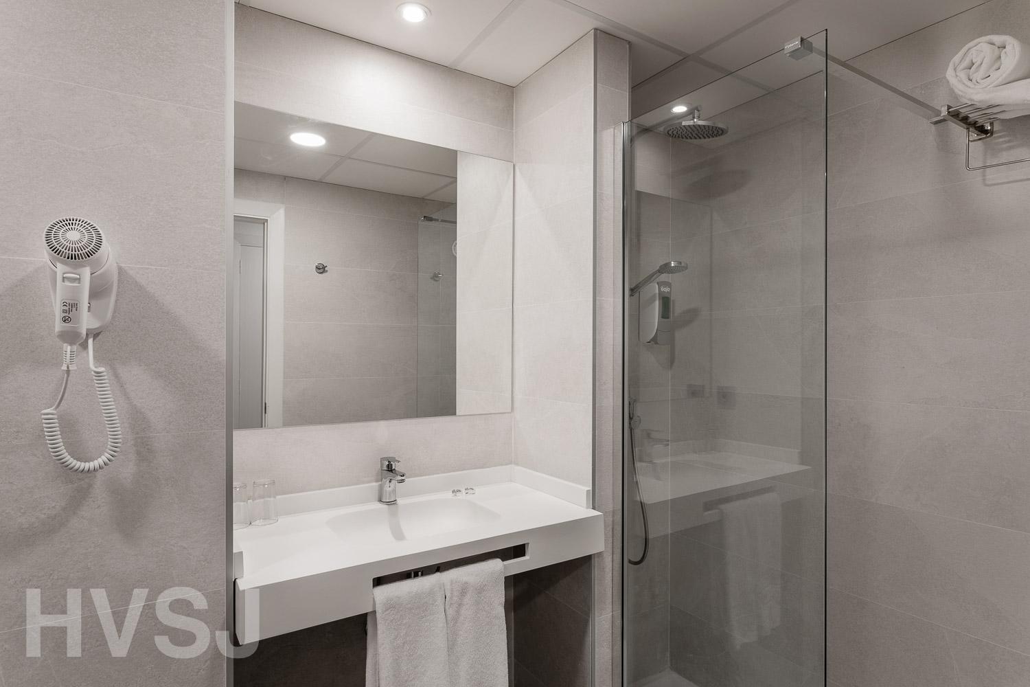 Double or Twin Room (1 Adult) - Photo 11