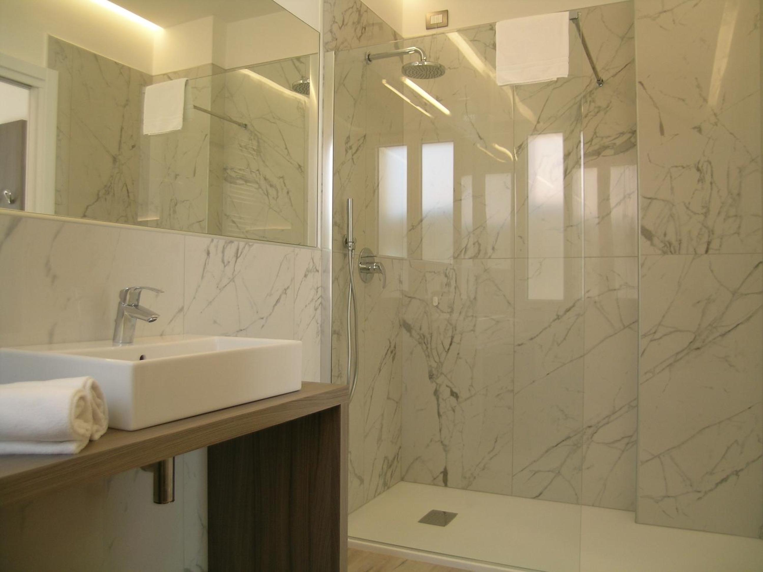 Double Room - Photo 6