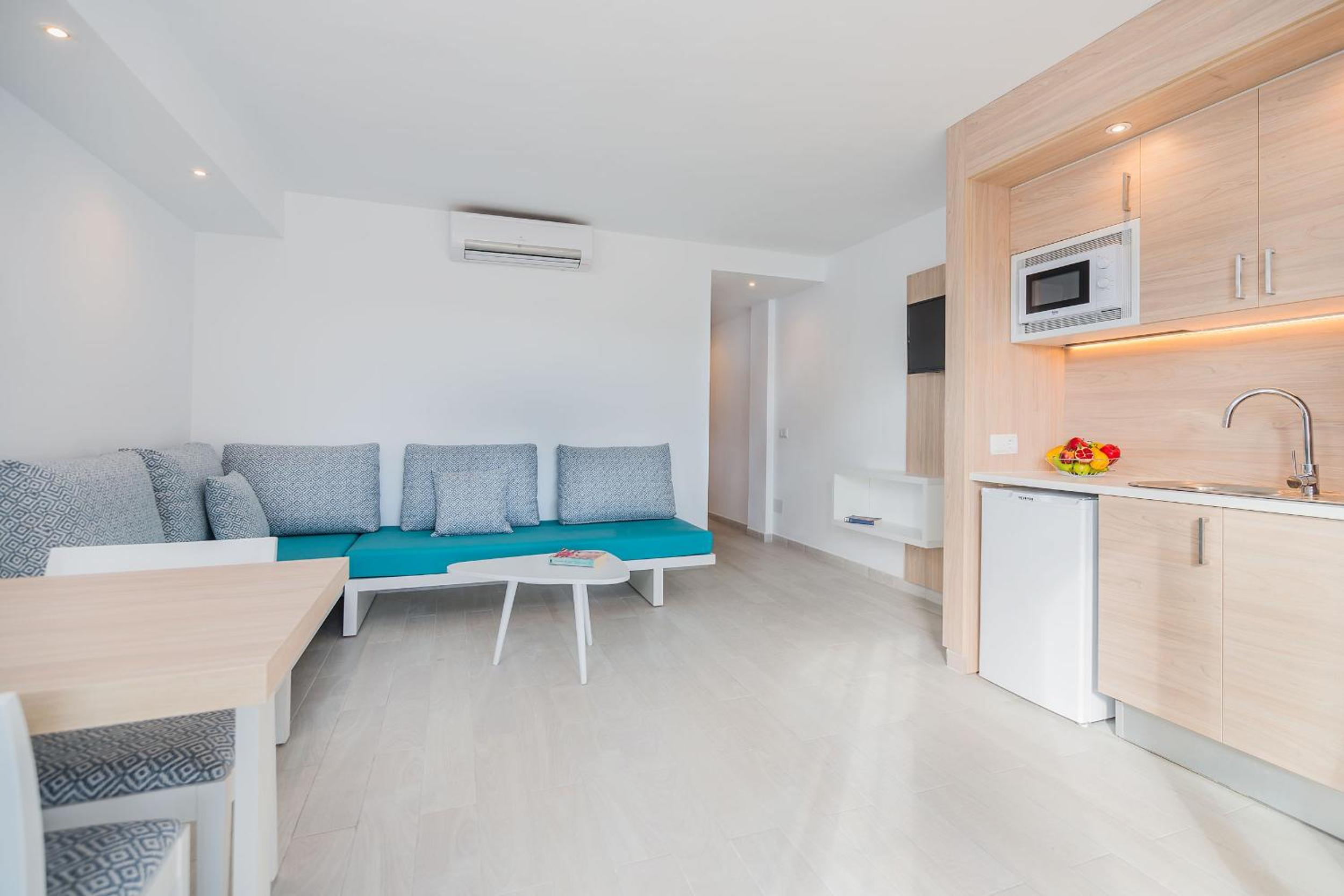 One-Bedroom Apartment with Balcony thumbnail 6