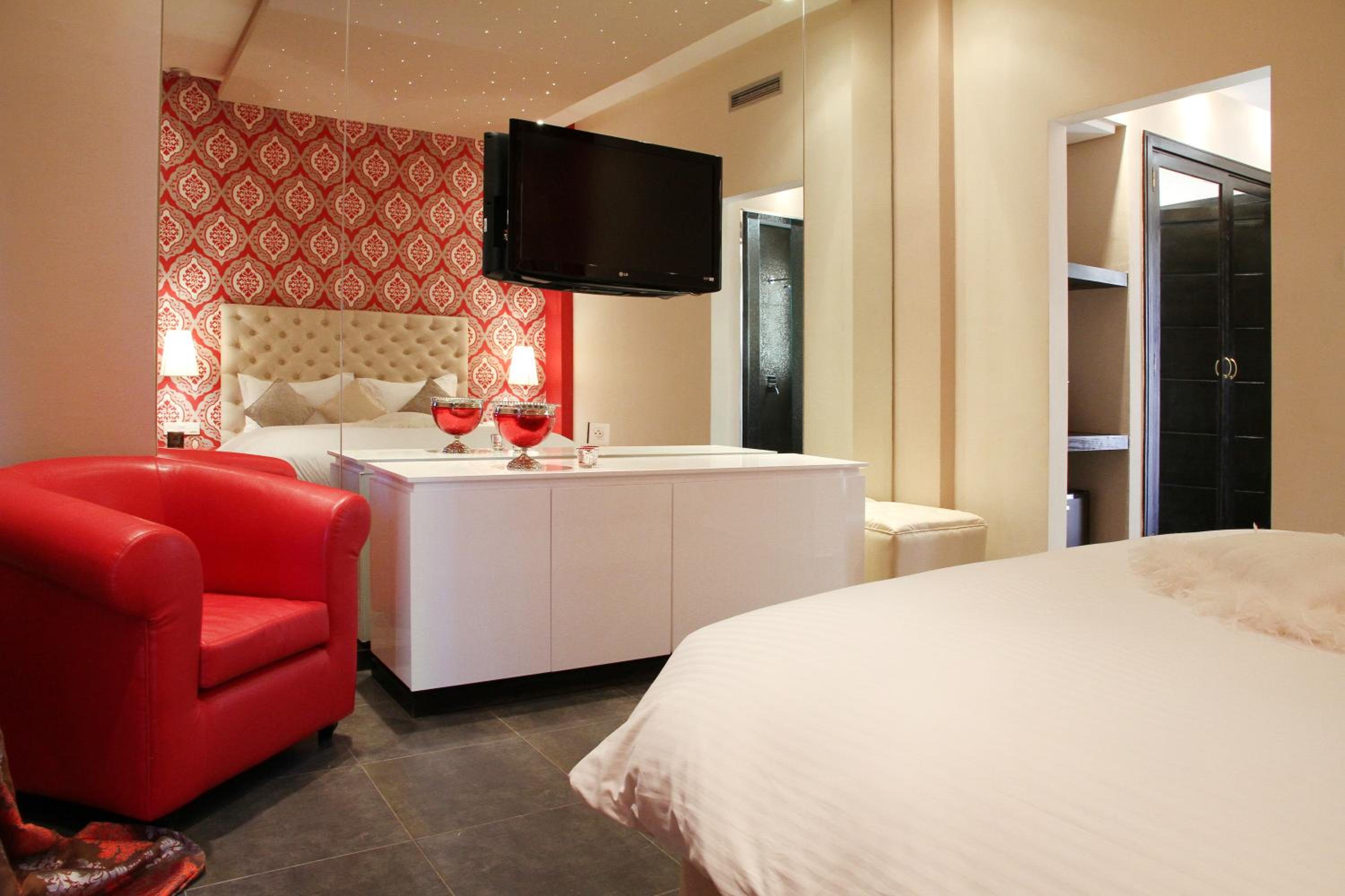 Deluxe Double Room - Photo 17