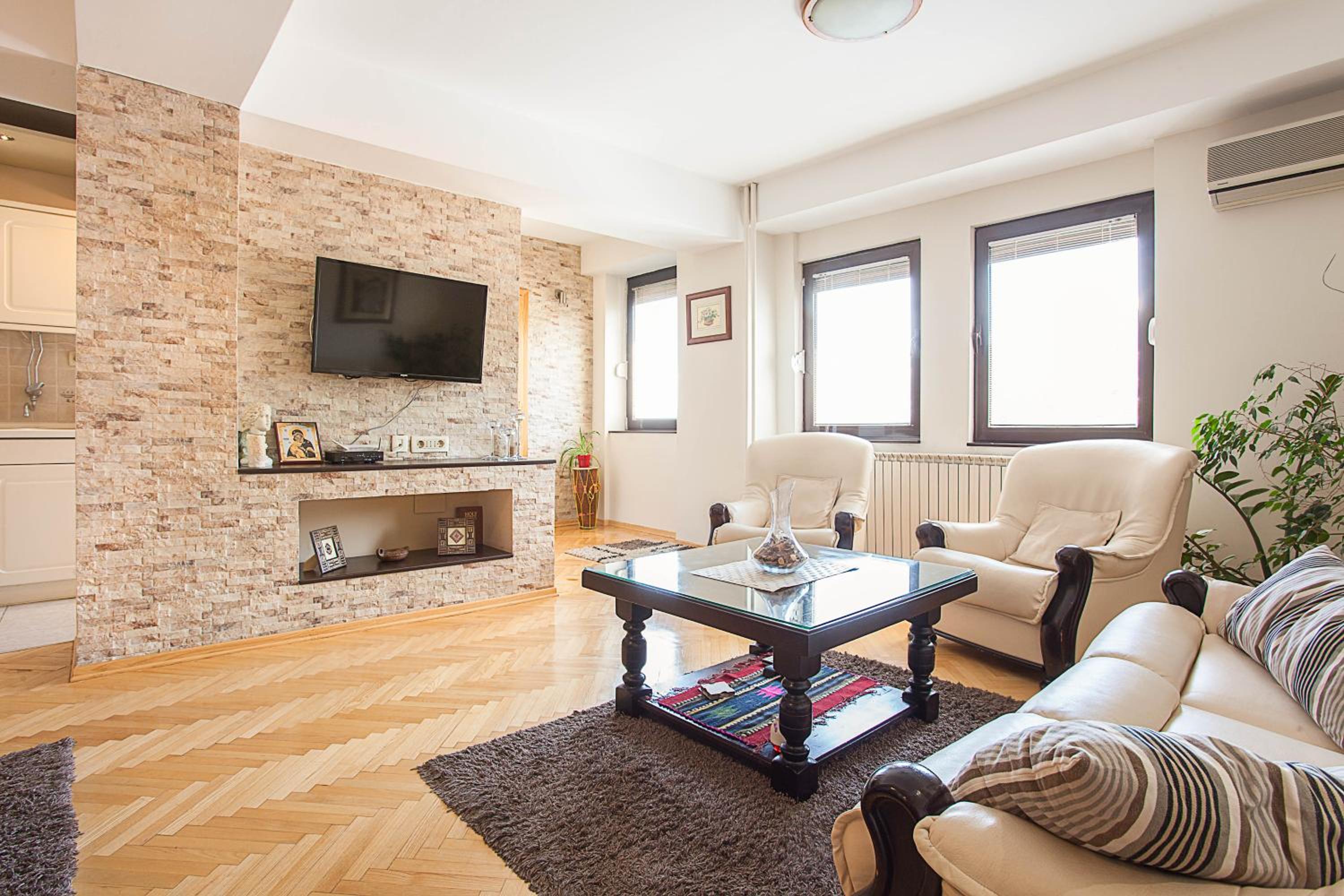 Luxury Two-Bedroom Apartment - Naroden Front Street