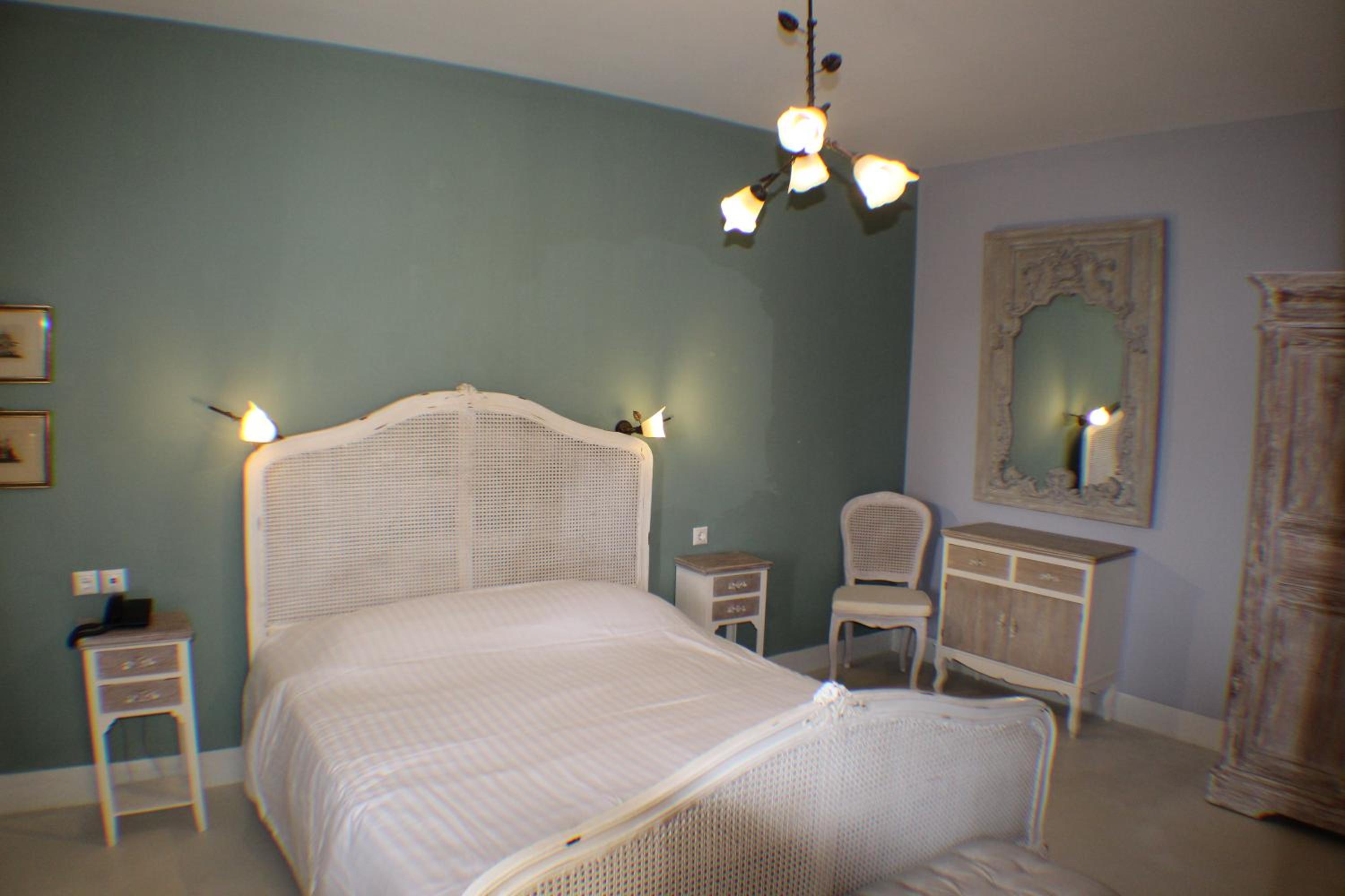 Superior One Bedroom Suite with Garden or Sea View  photo 1