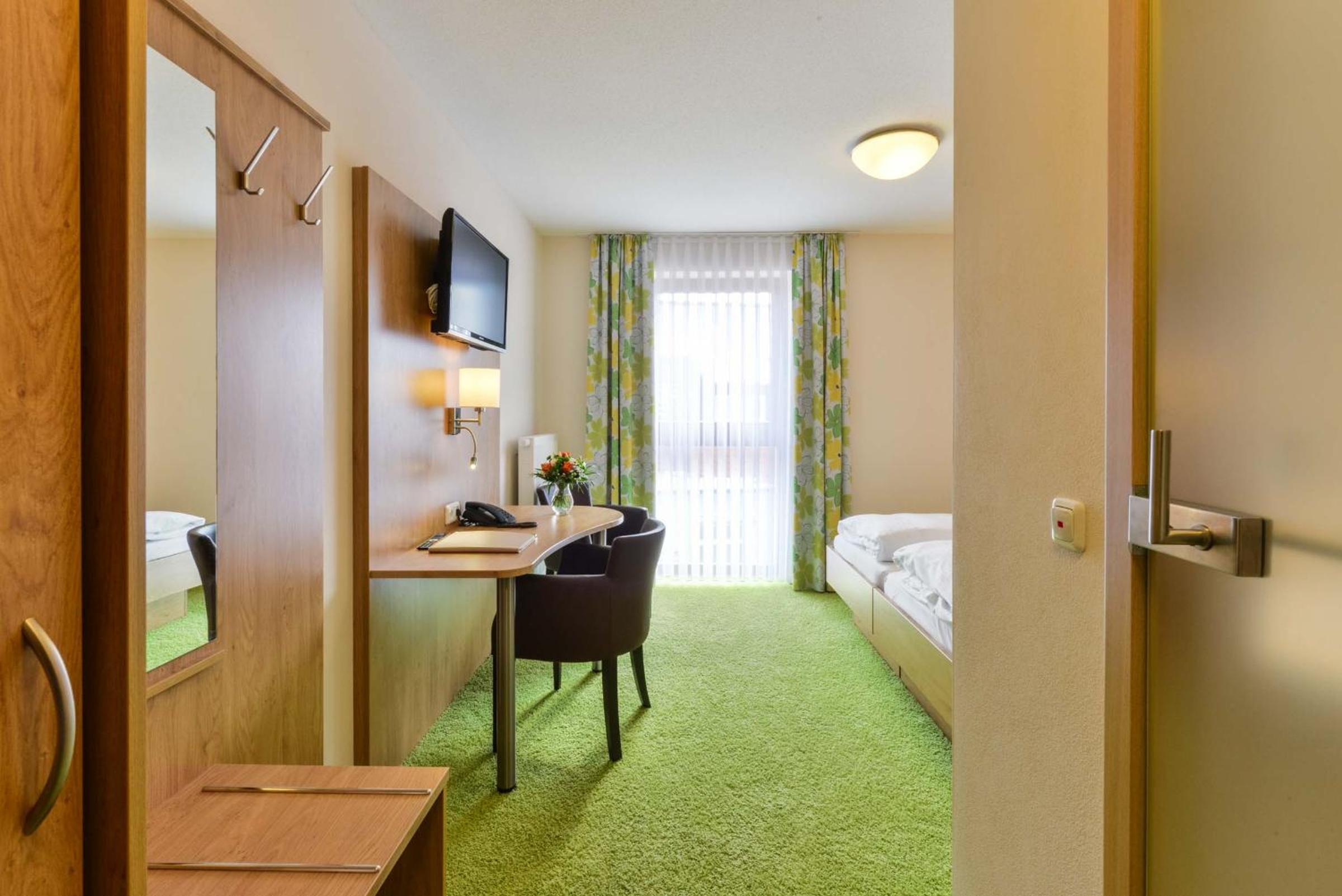 Economy Double Room photo 2
