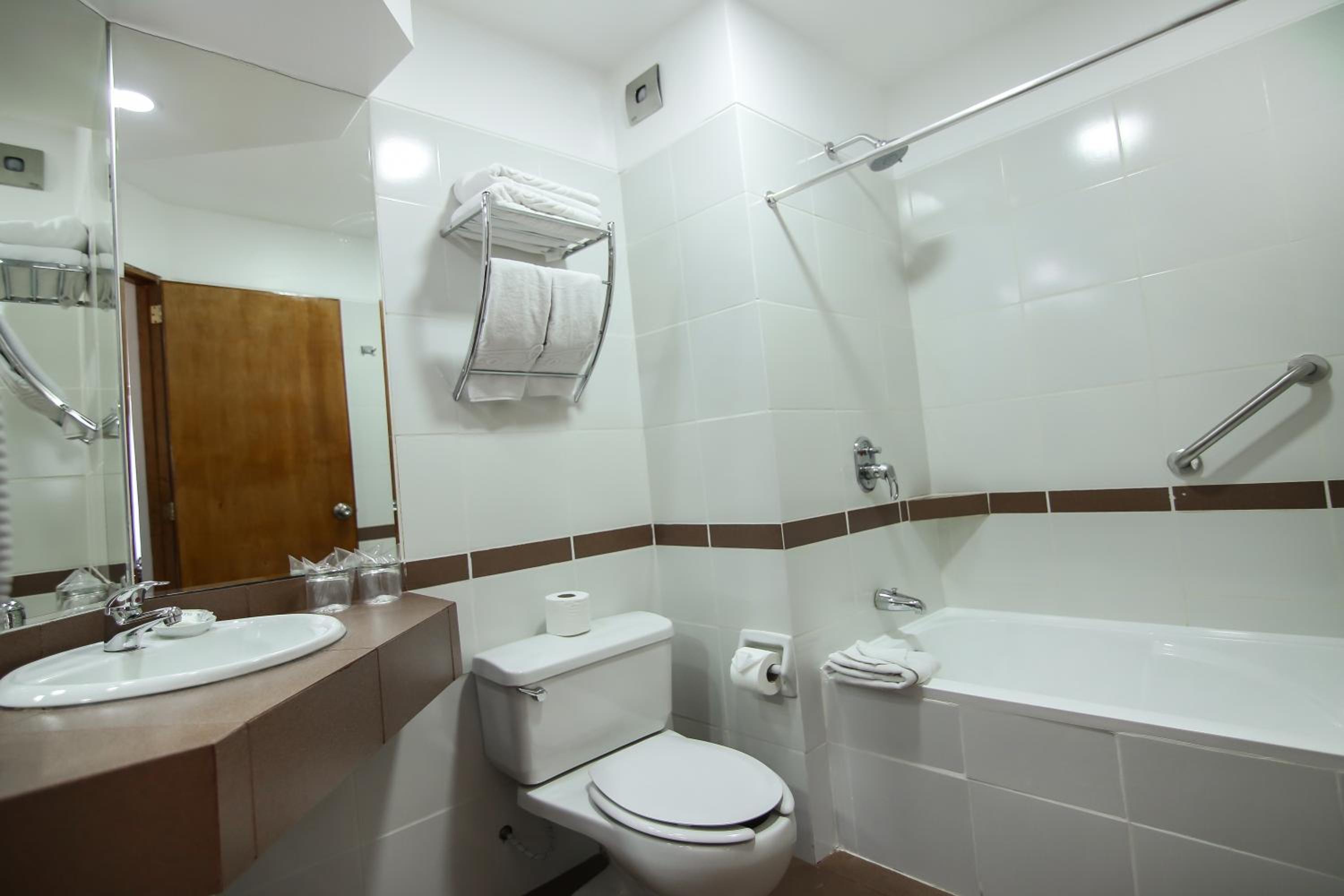  Superior King Room with One King Size Bed - Photo 5
