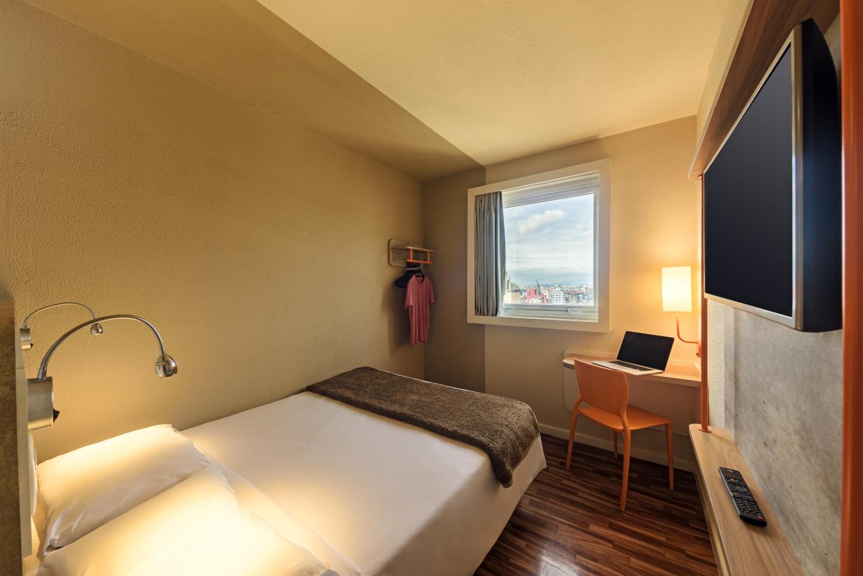 ibis budget SP Centro São João — Standard Apartment with Double Bed (2 Adults)