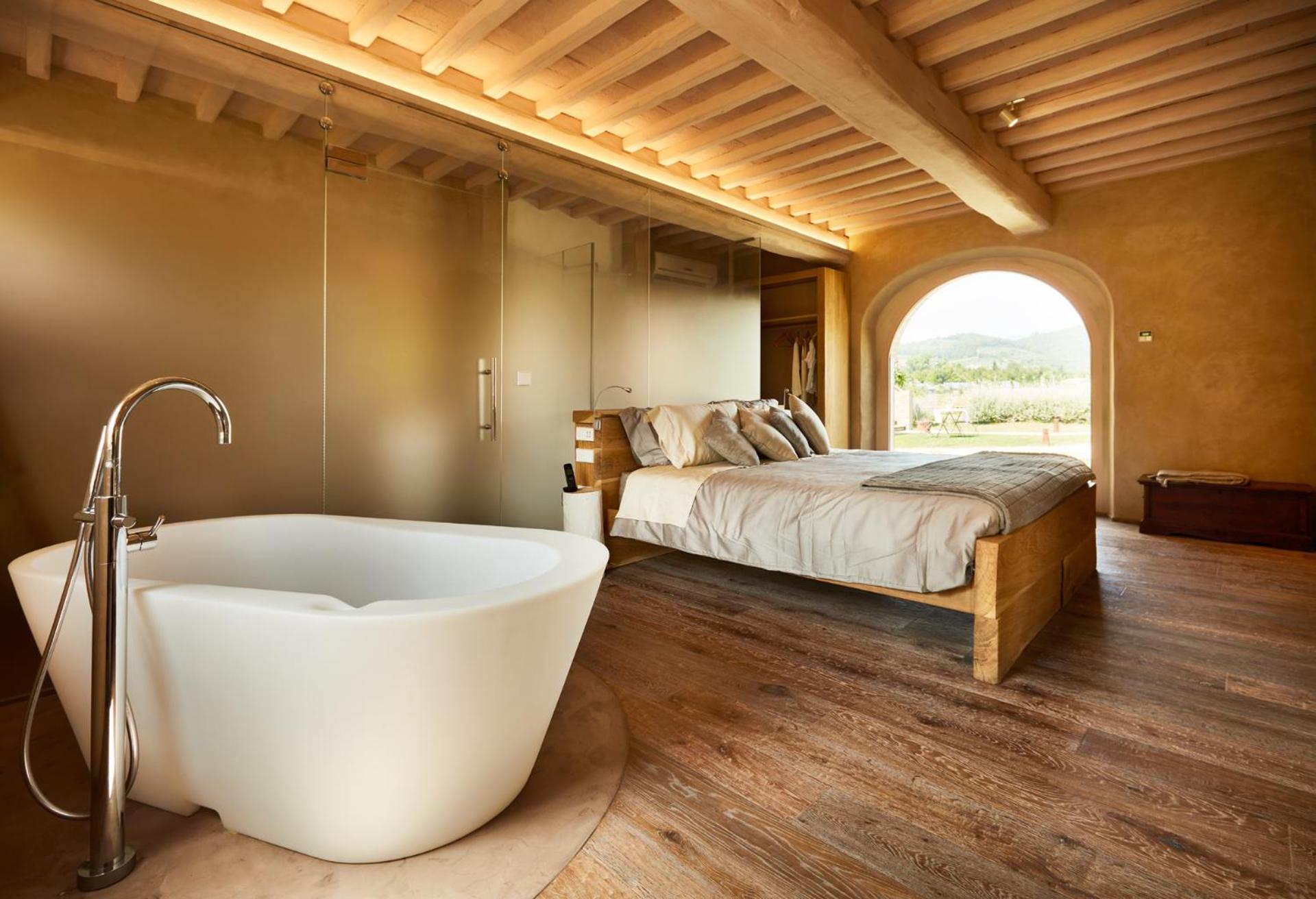 Deluxe King Room - Photo 15