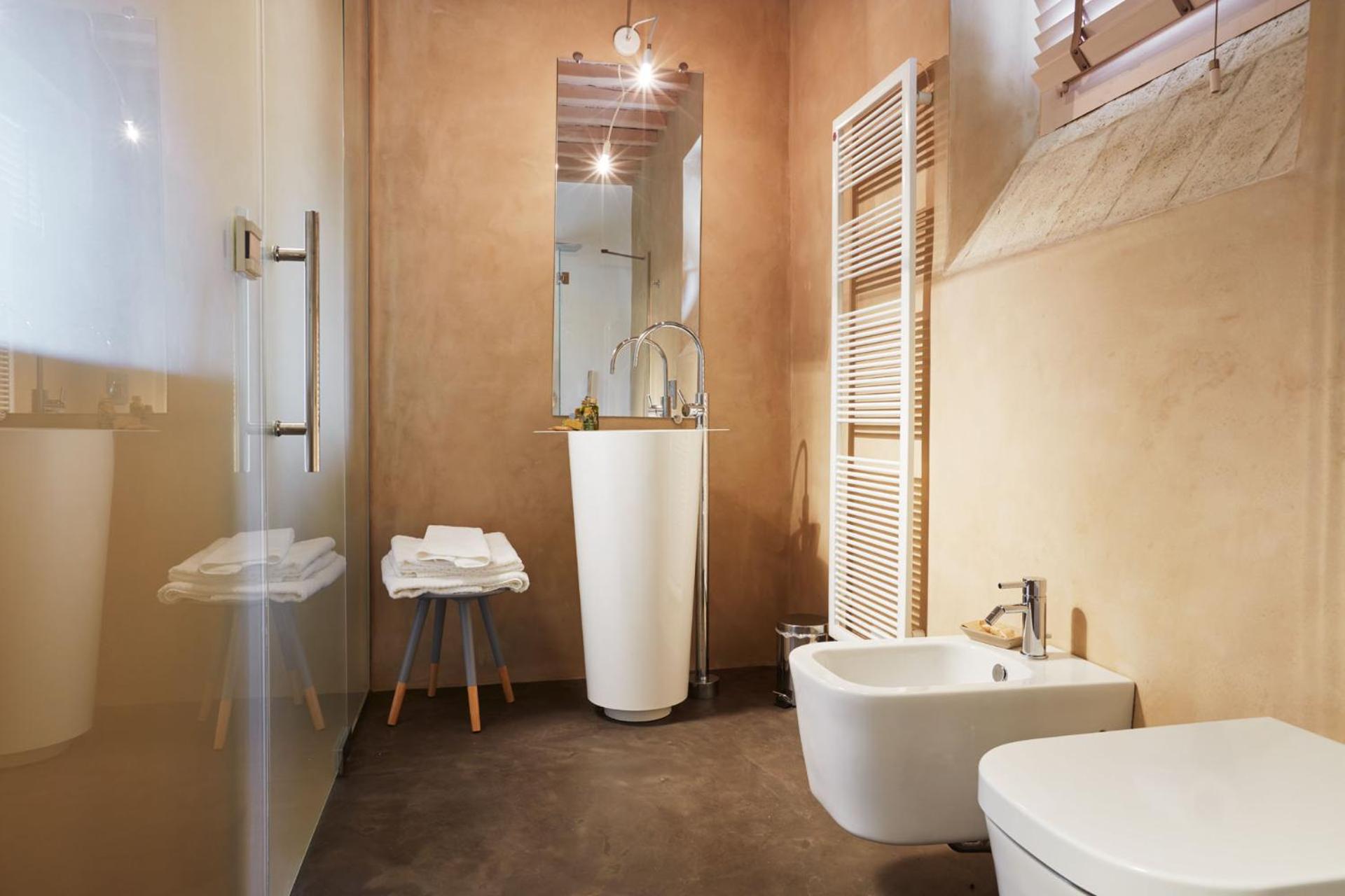 Double Room with Patio - Photo 10