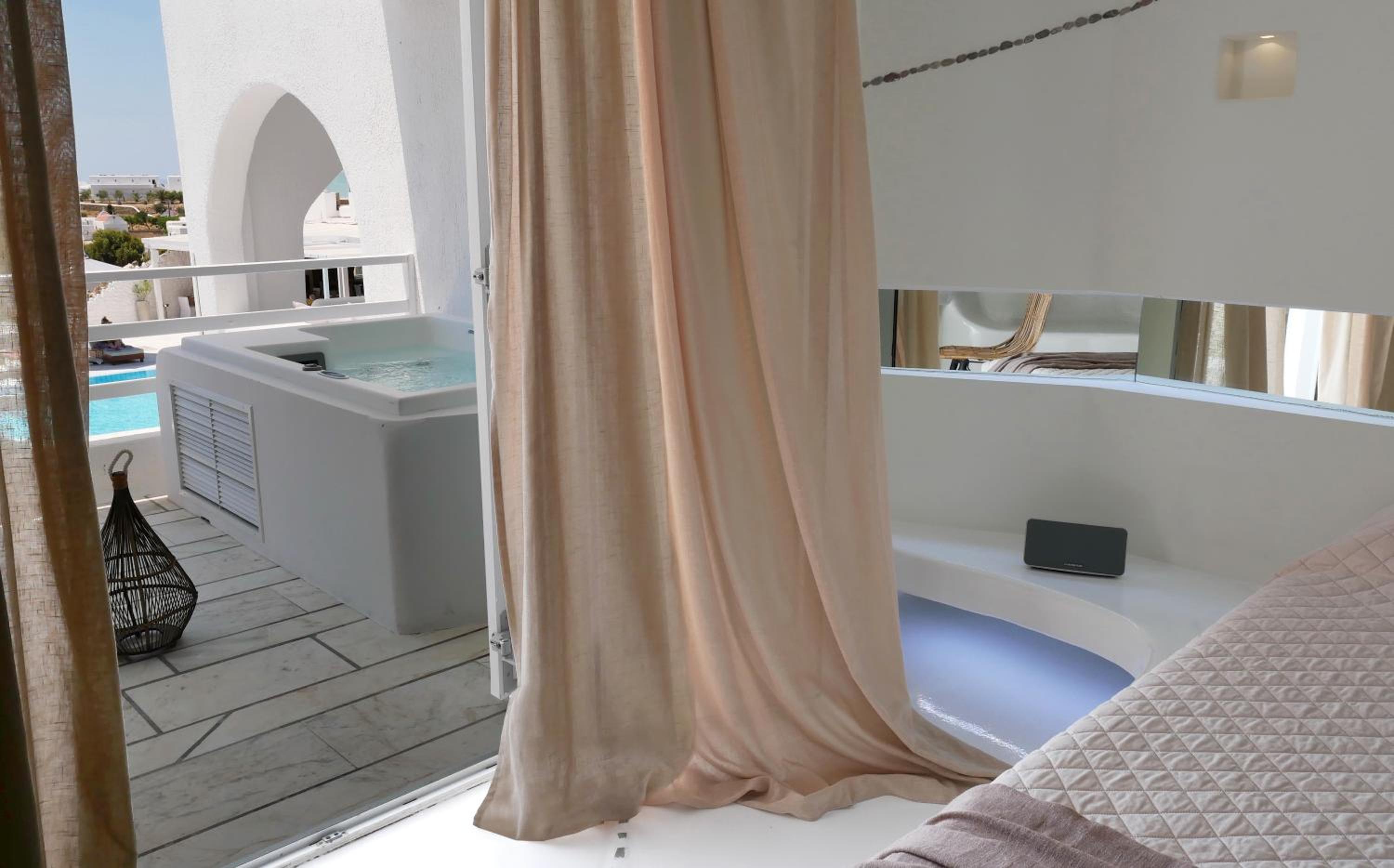 Cocoon Room / Pool View Jacuzzi - Photo 4