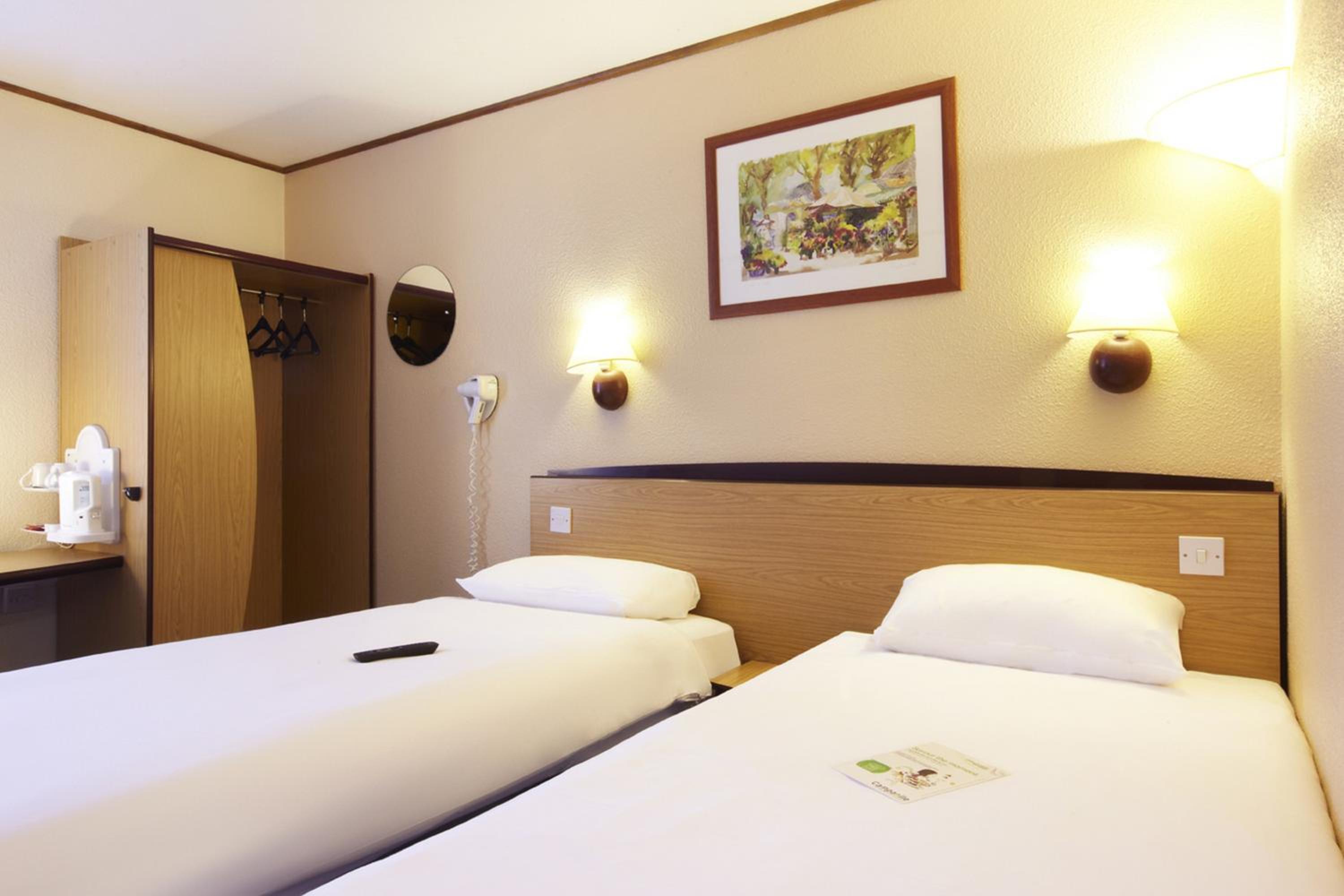 Twin Room - Photo 1