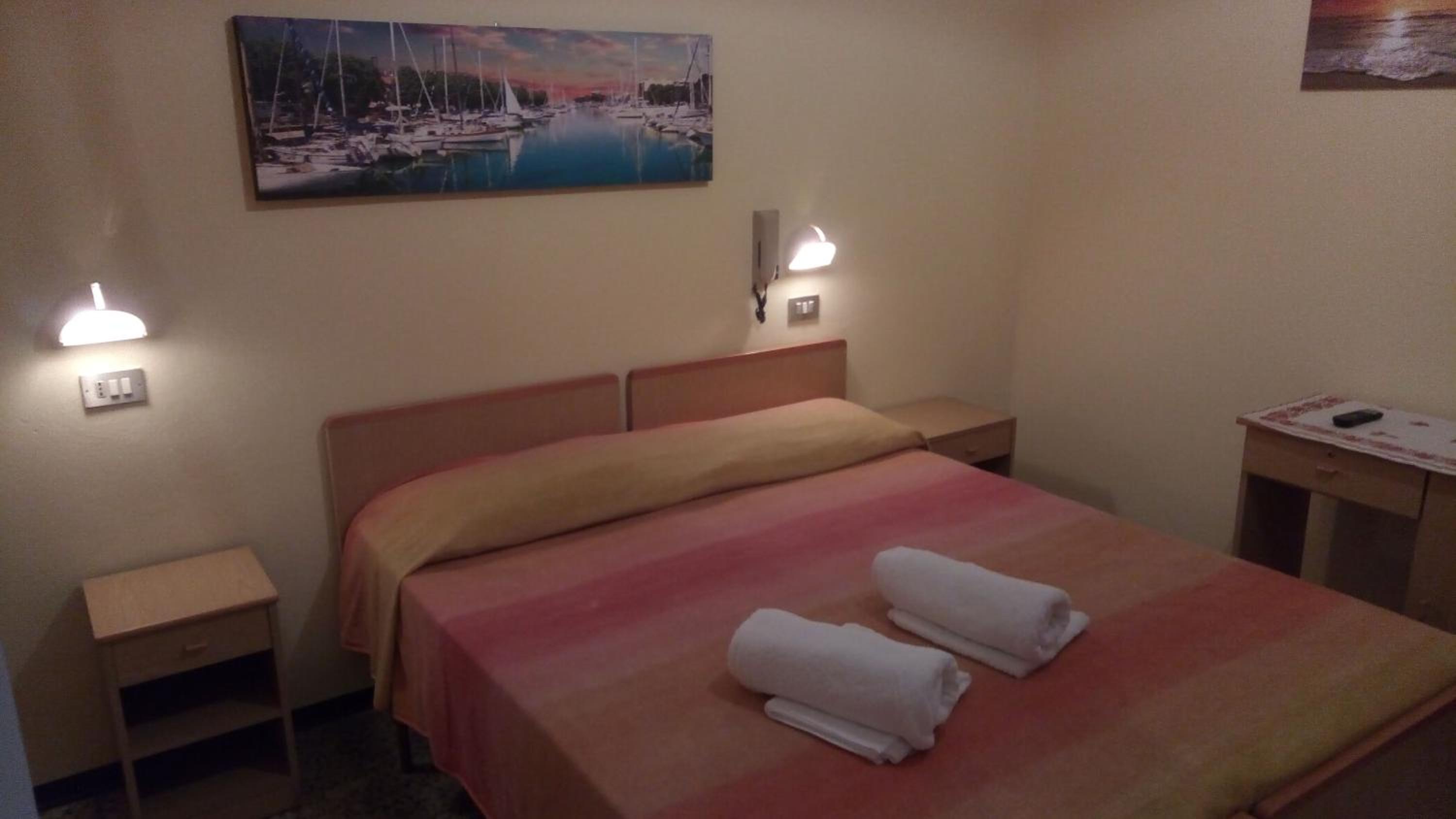 Double or Twin Room with Bathroom - Photo 18