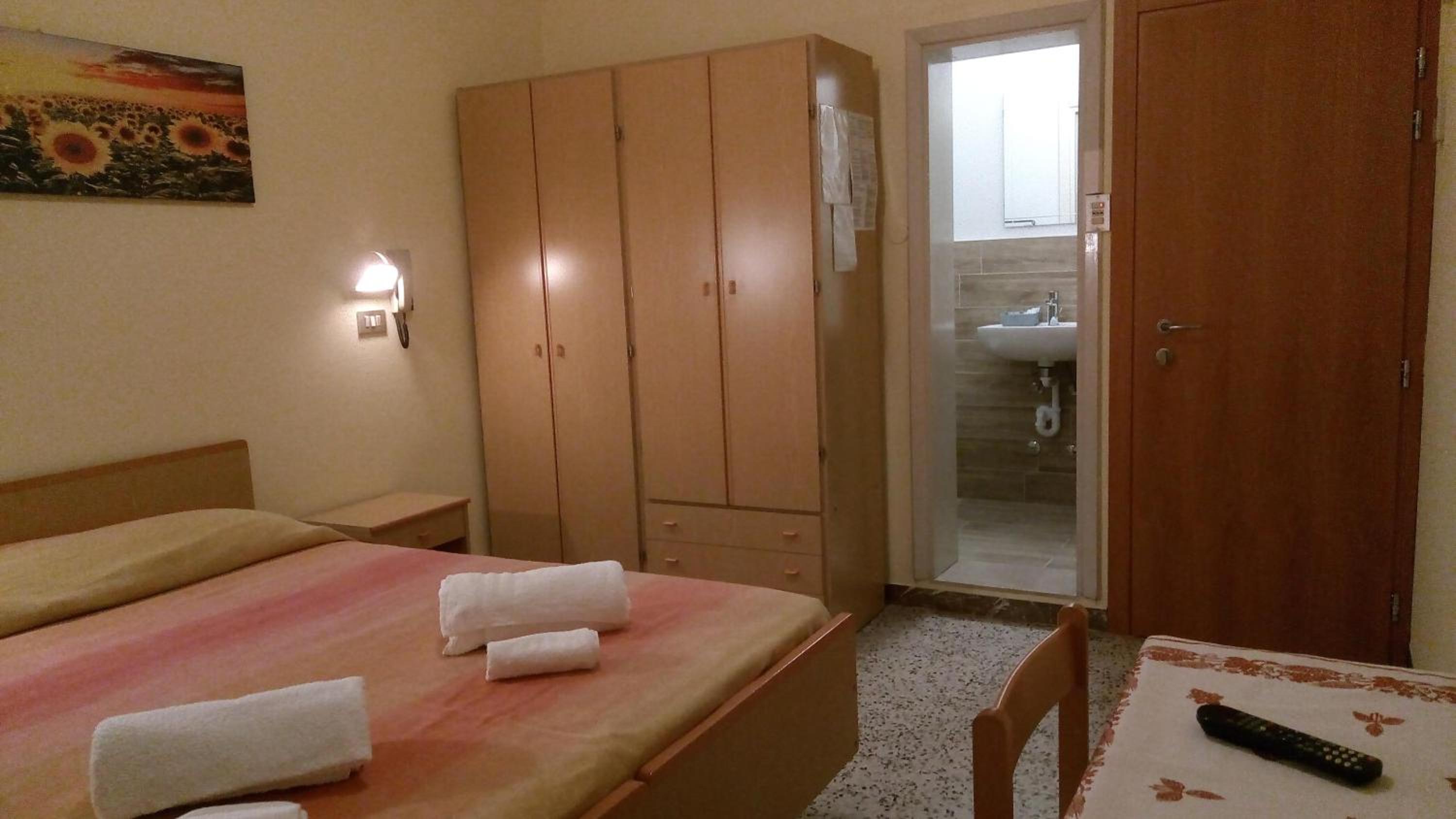Double or Twin Room with Bathroom - Photo 11
