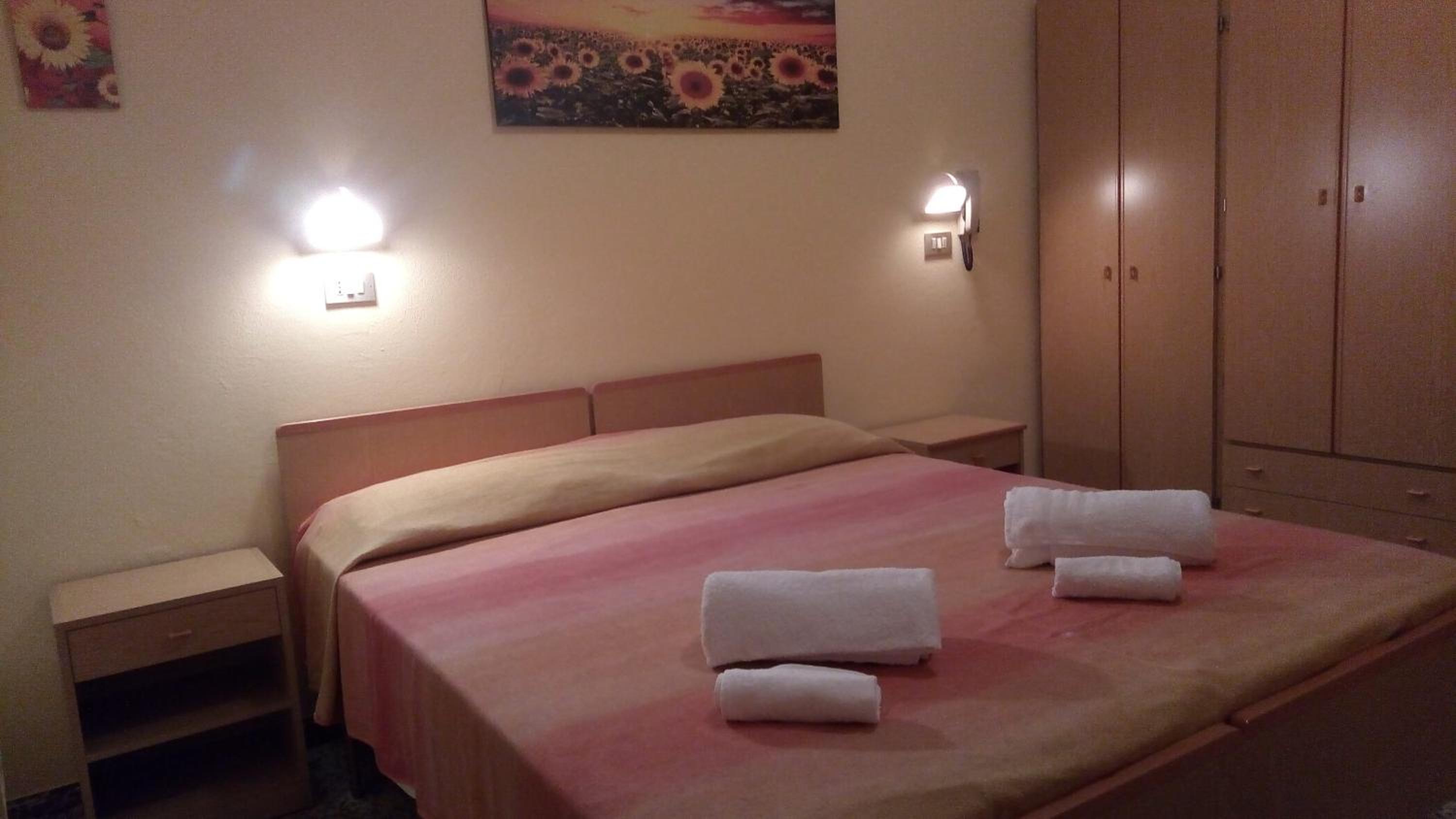 Double or Twin Room with Bathroom - Photo 12