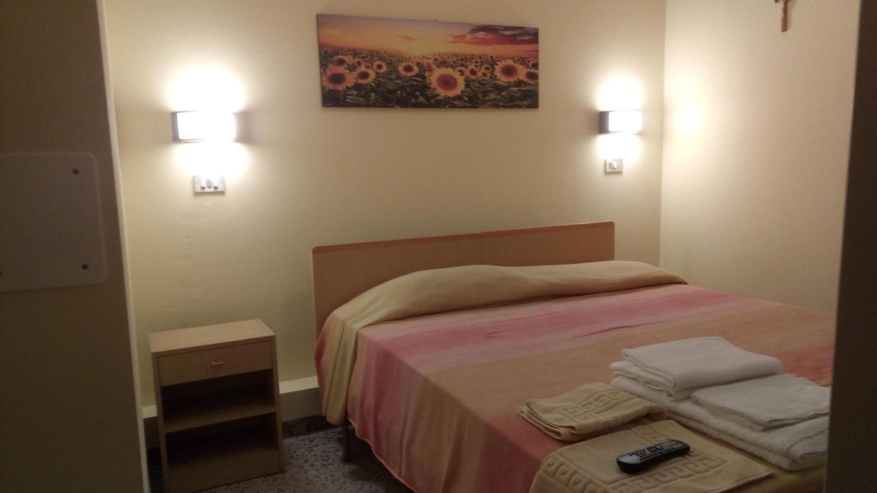 Double or Twin Room with Bathroom - Photo 19