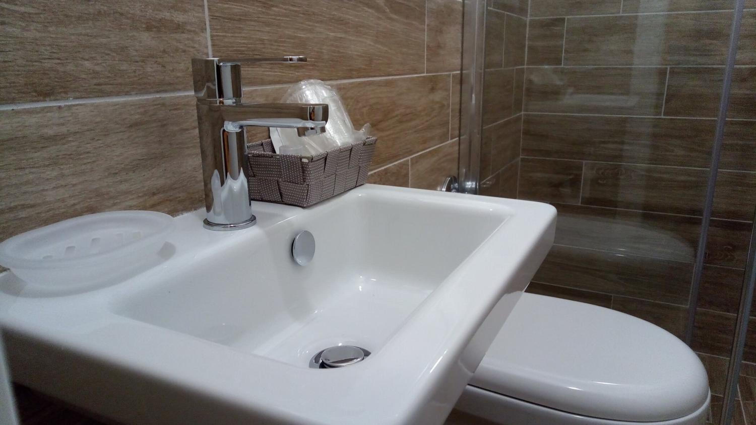 Double or Twin Room with Bathroom - Photo 9