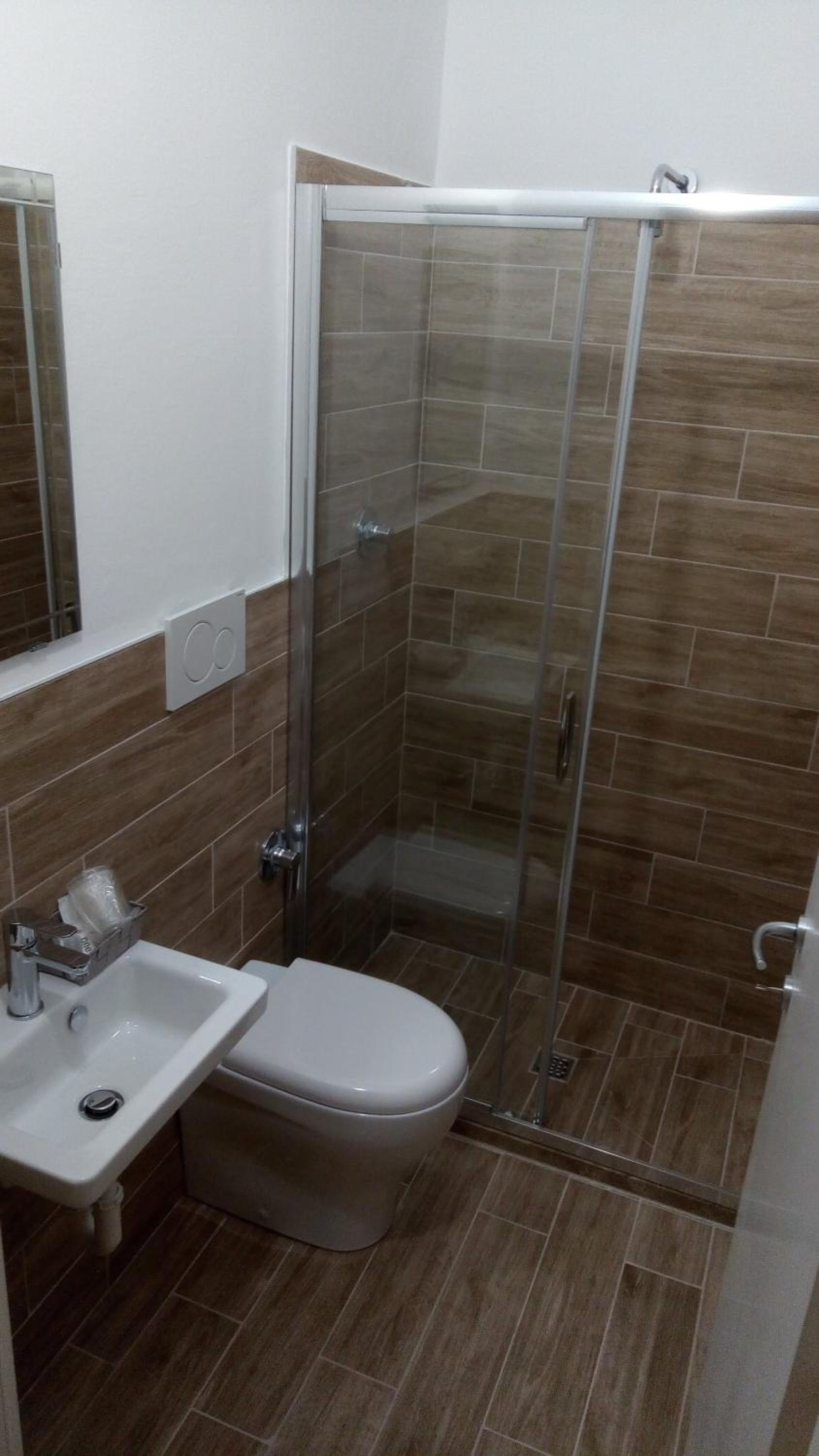 Double or Twin Room with Bathroom - Photo 8