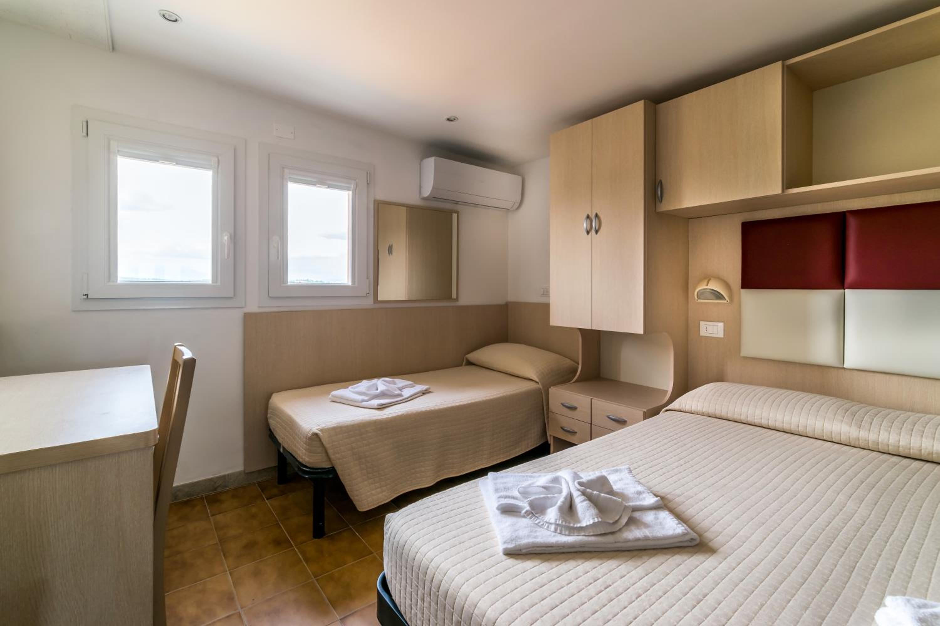 Triple Room - Photo 9