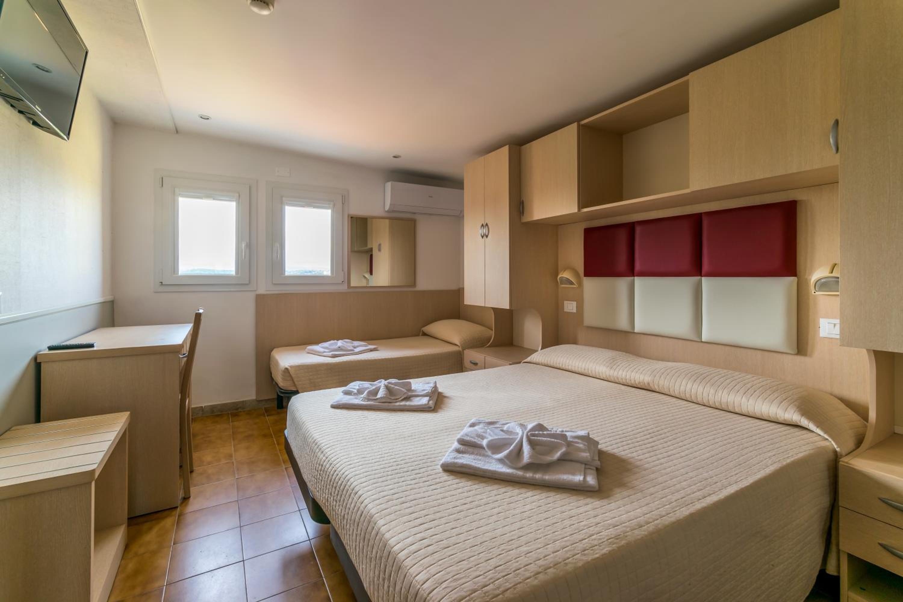 Triple Room - Photo 8