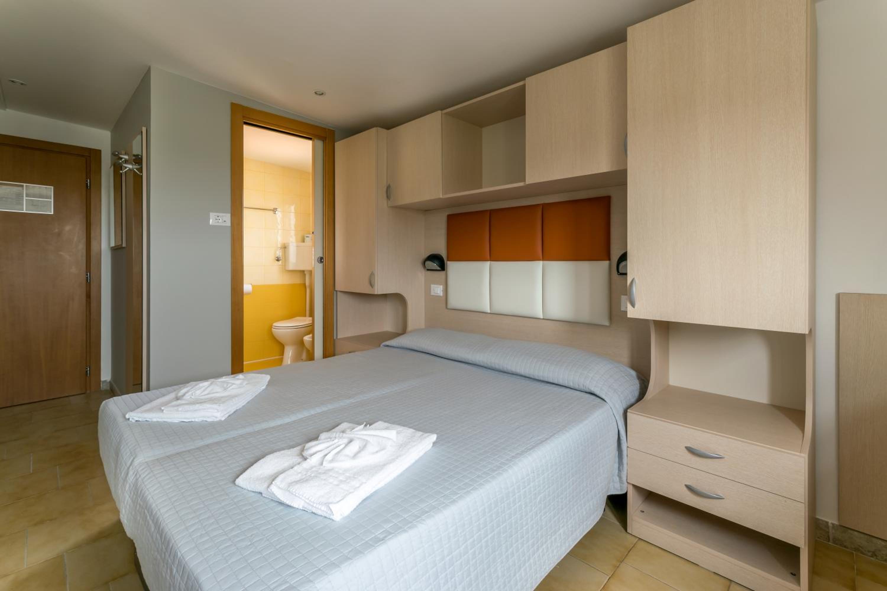 Double or Twin Room - Photo 10